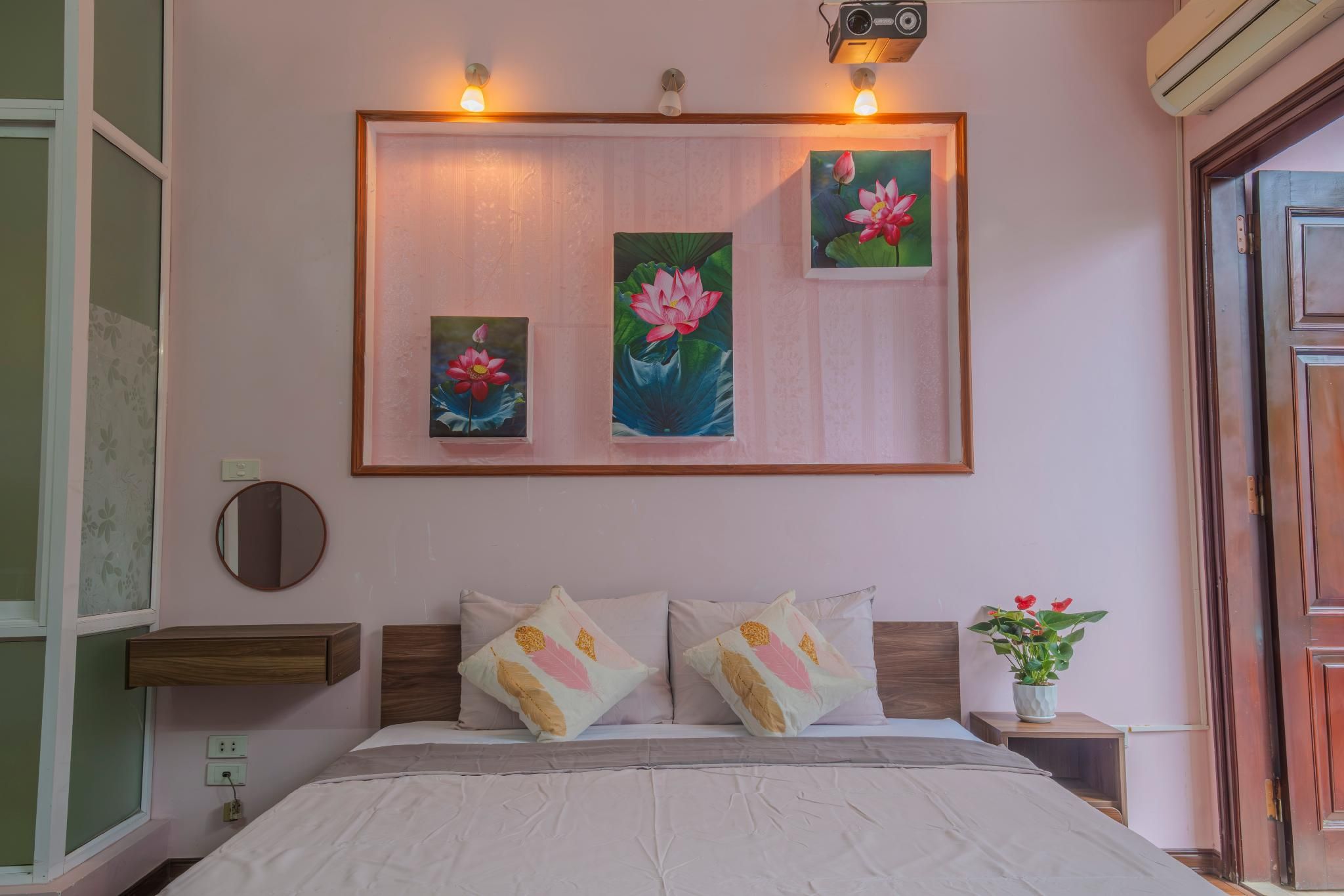 Deluxe - 1 King Bed