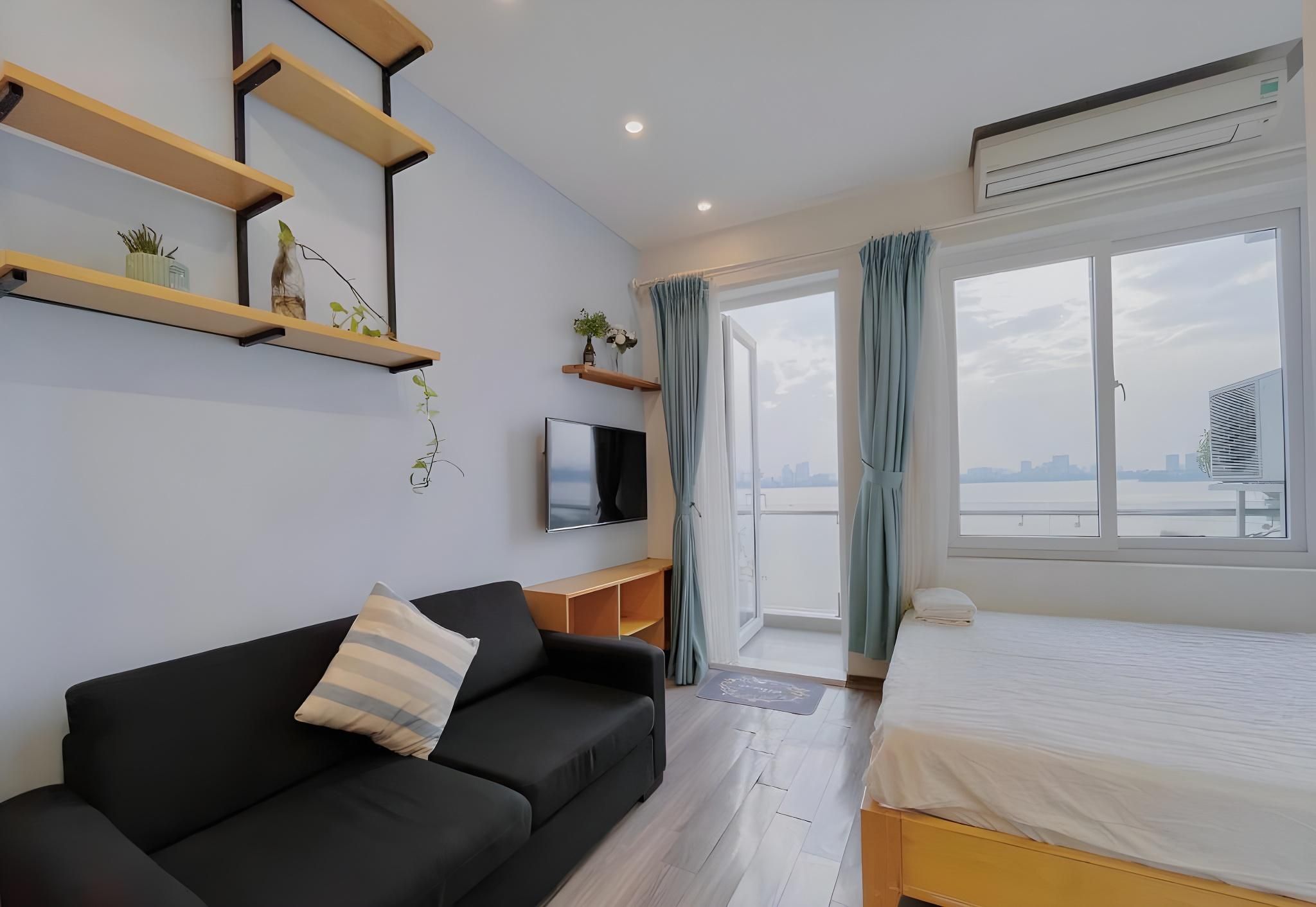 Lake View Deluxe Room with Balcony