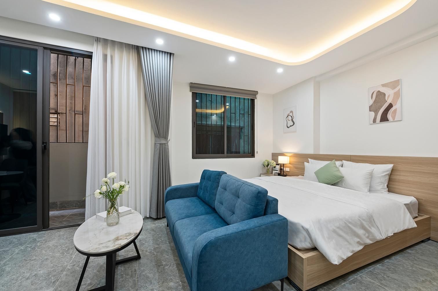 Deluxe - 1 King Bed