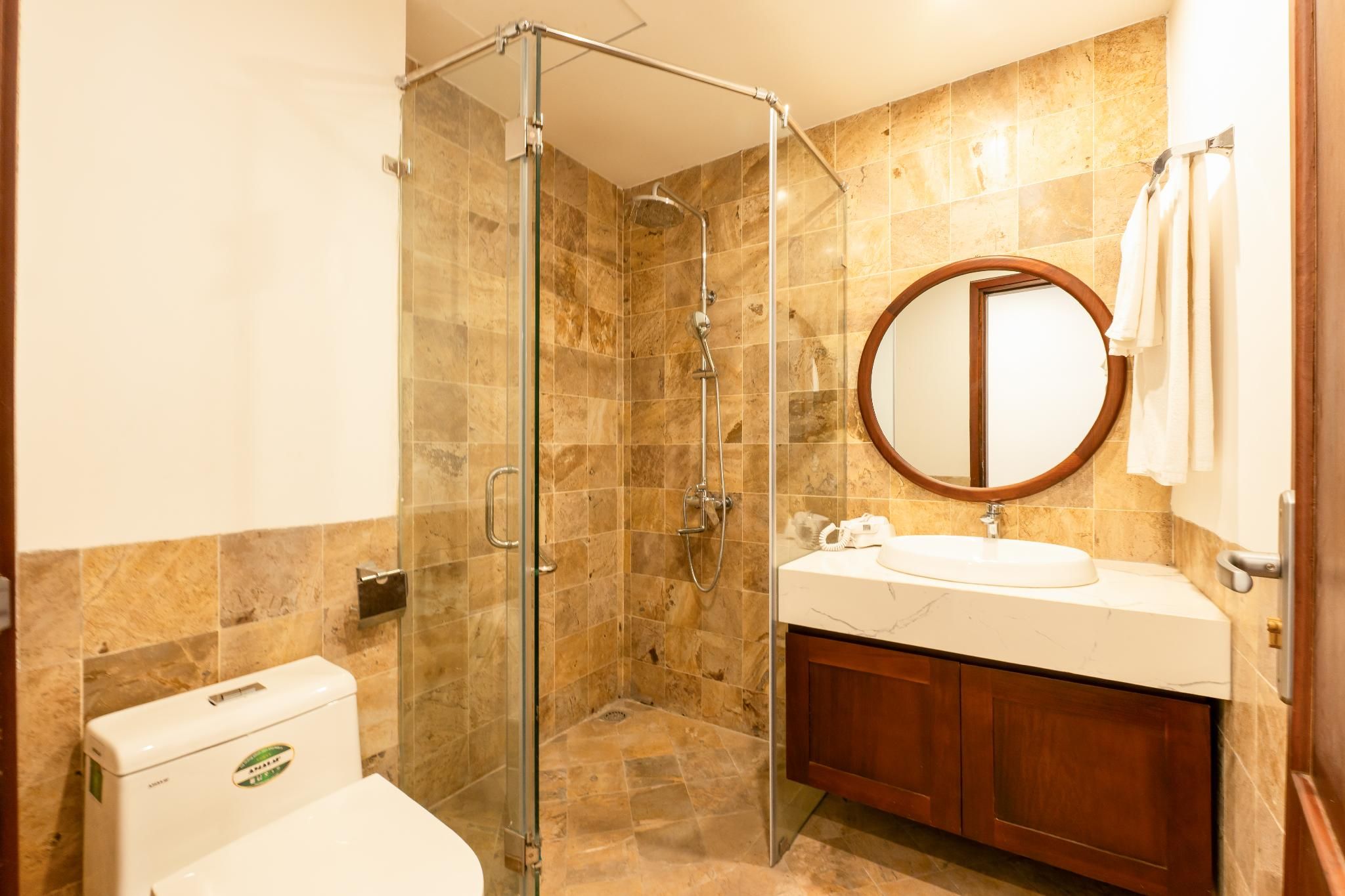 NINE HOUSING West Lake 136 Vu Mien Three-Bedroom Apartment with Balcony