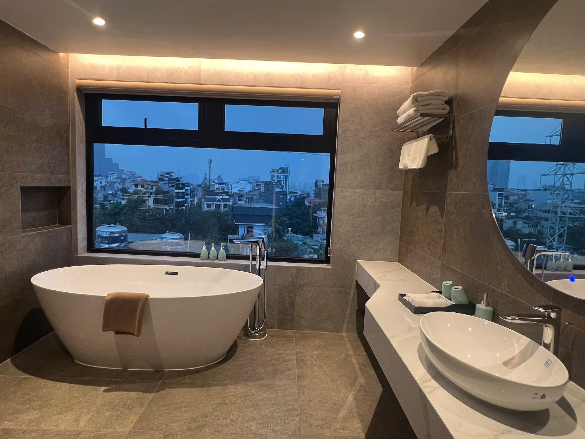 Junior Suite With Panoramic City View, Balcony
