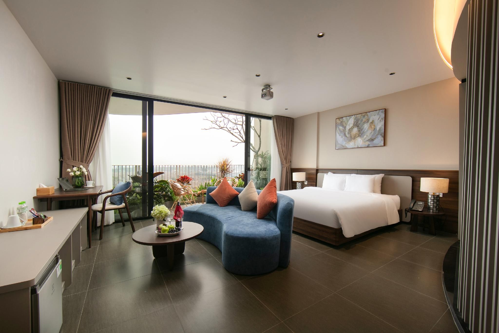 Signature Suite Double or Twin With Balcony, Garden View