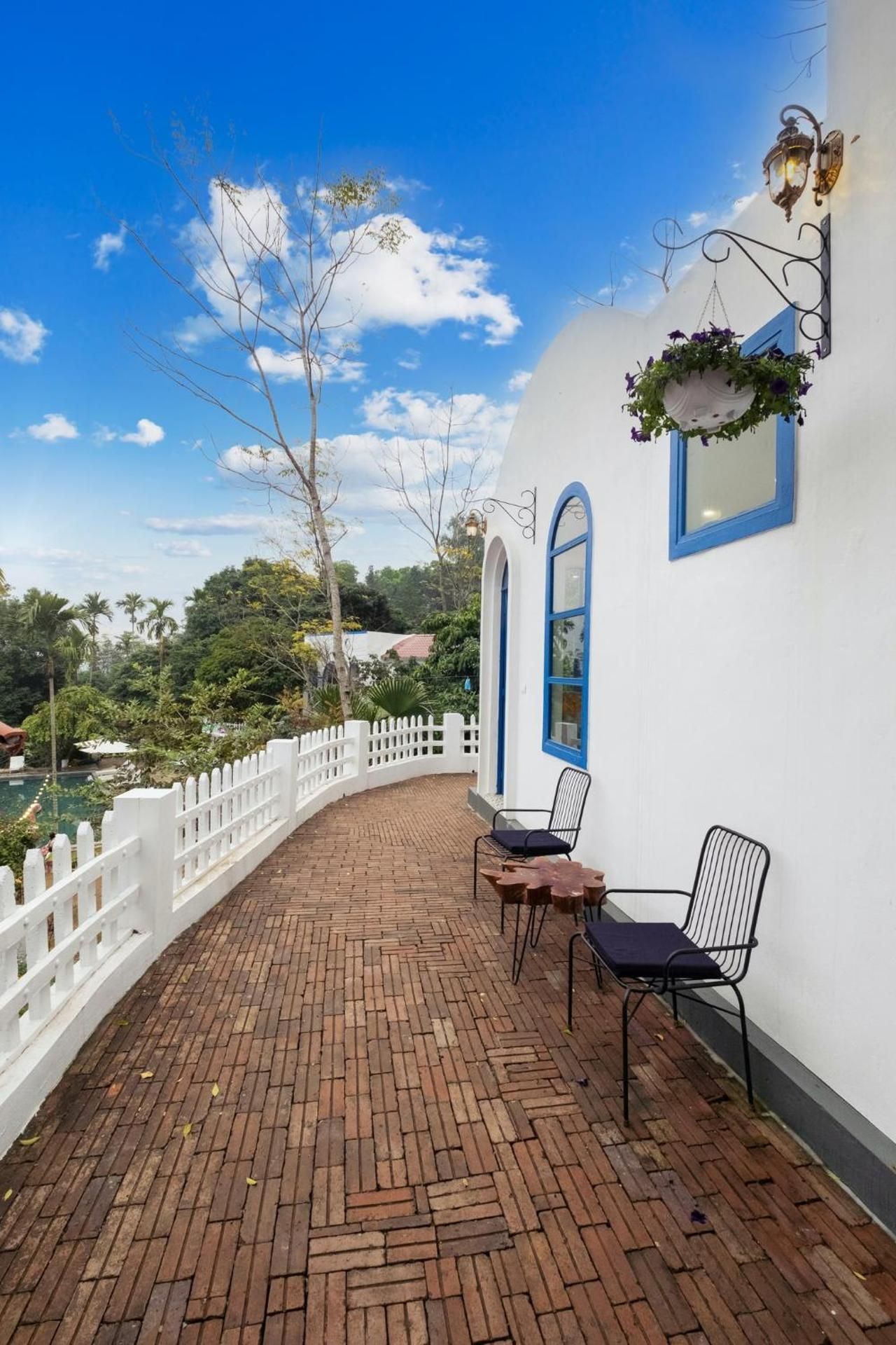 One Bedroom Deluxe Mountain View
