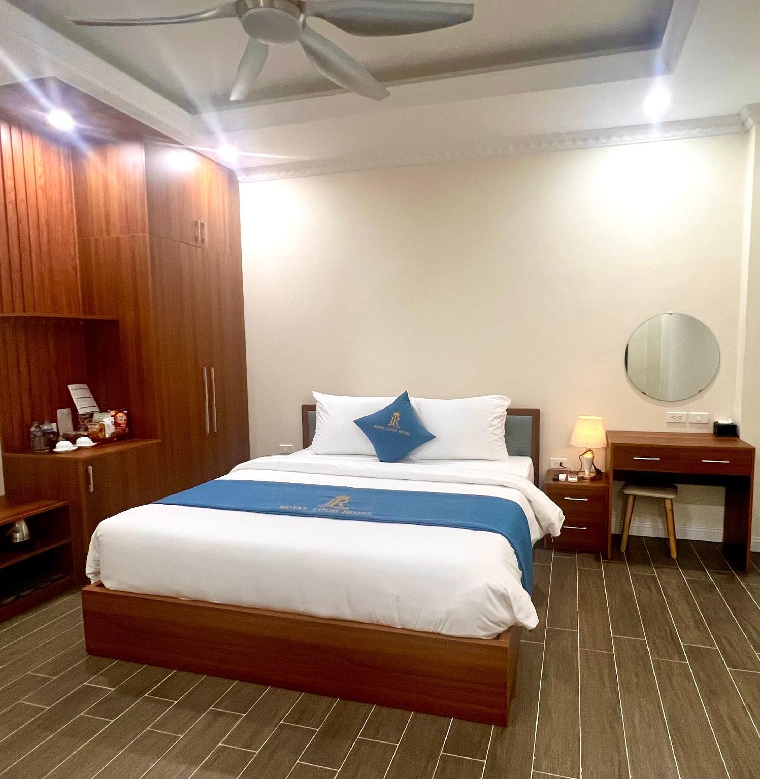 Deluxe - 1 King Bed