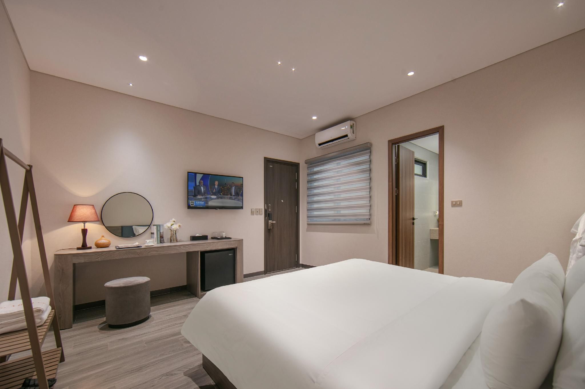 Standard - 1 Bed Double Partial City View, Non-Smoking