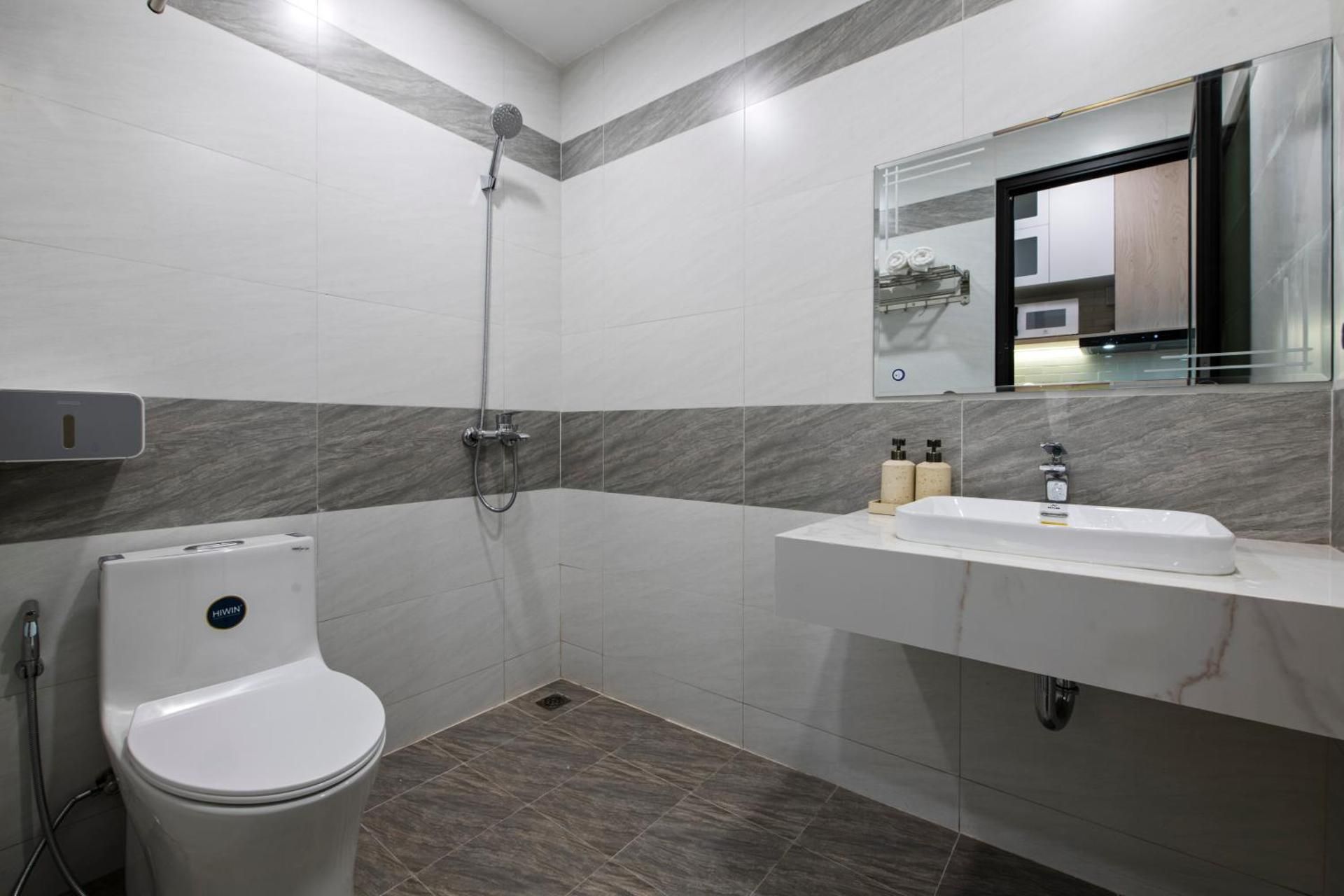 Deluxe One-Bedroom Apartment