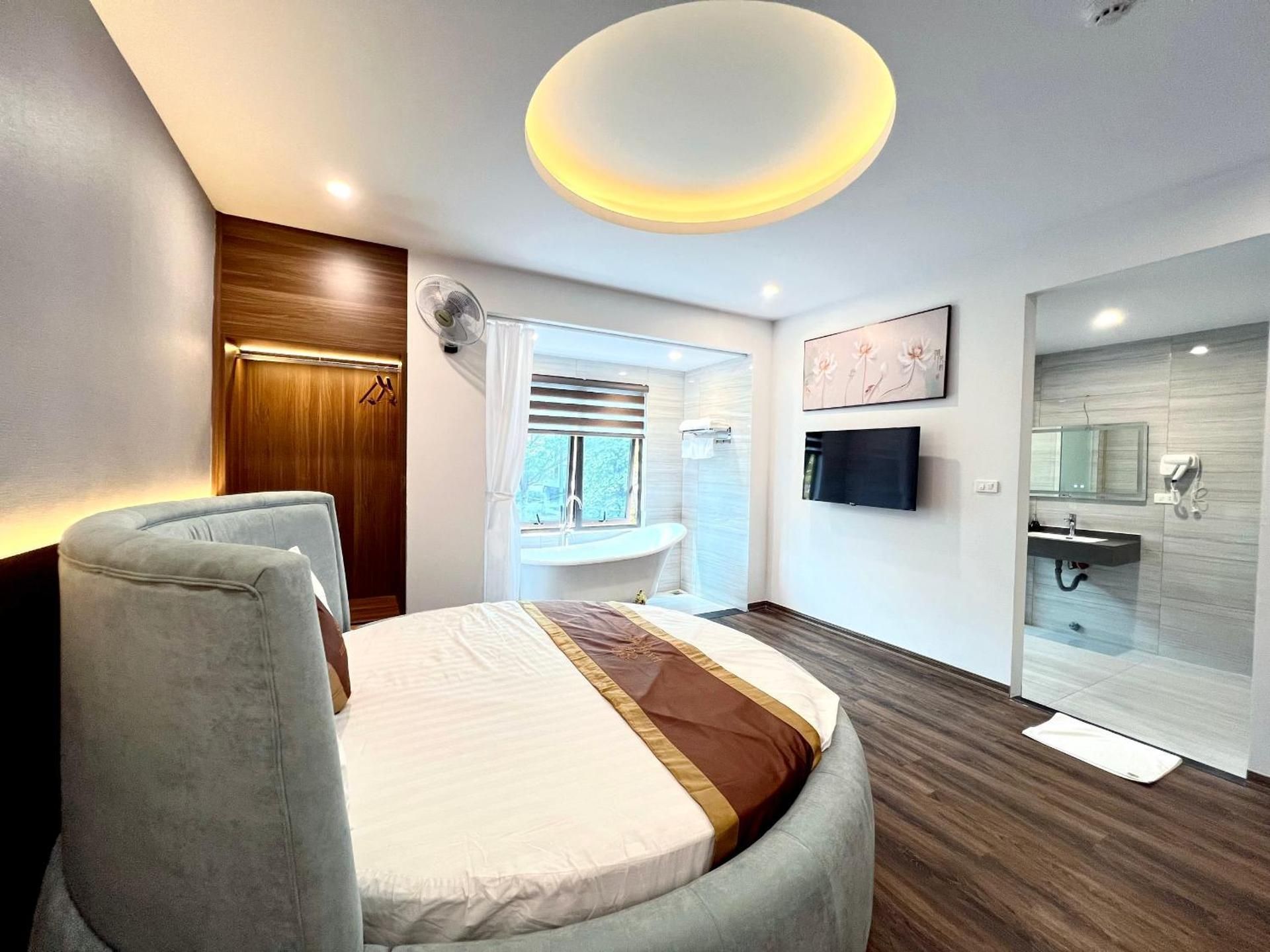 King Room with Spa Bath