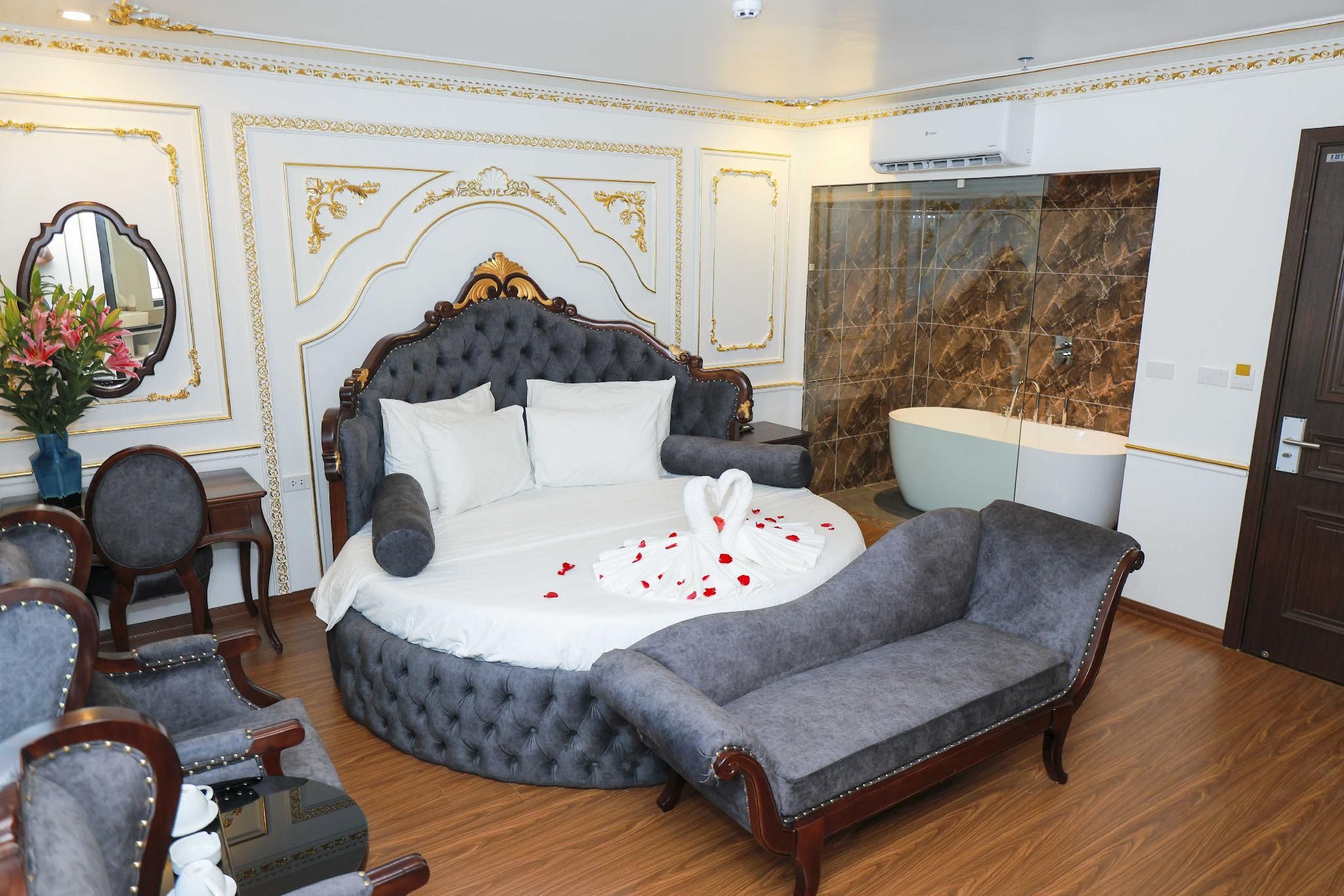 King Room with Private Bathroom