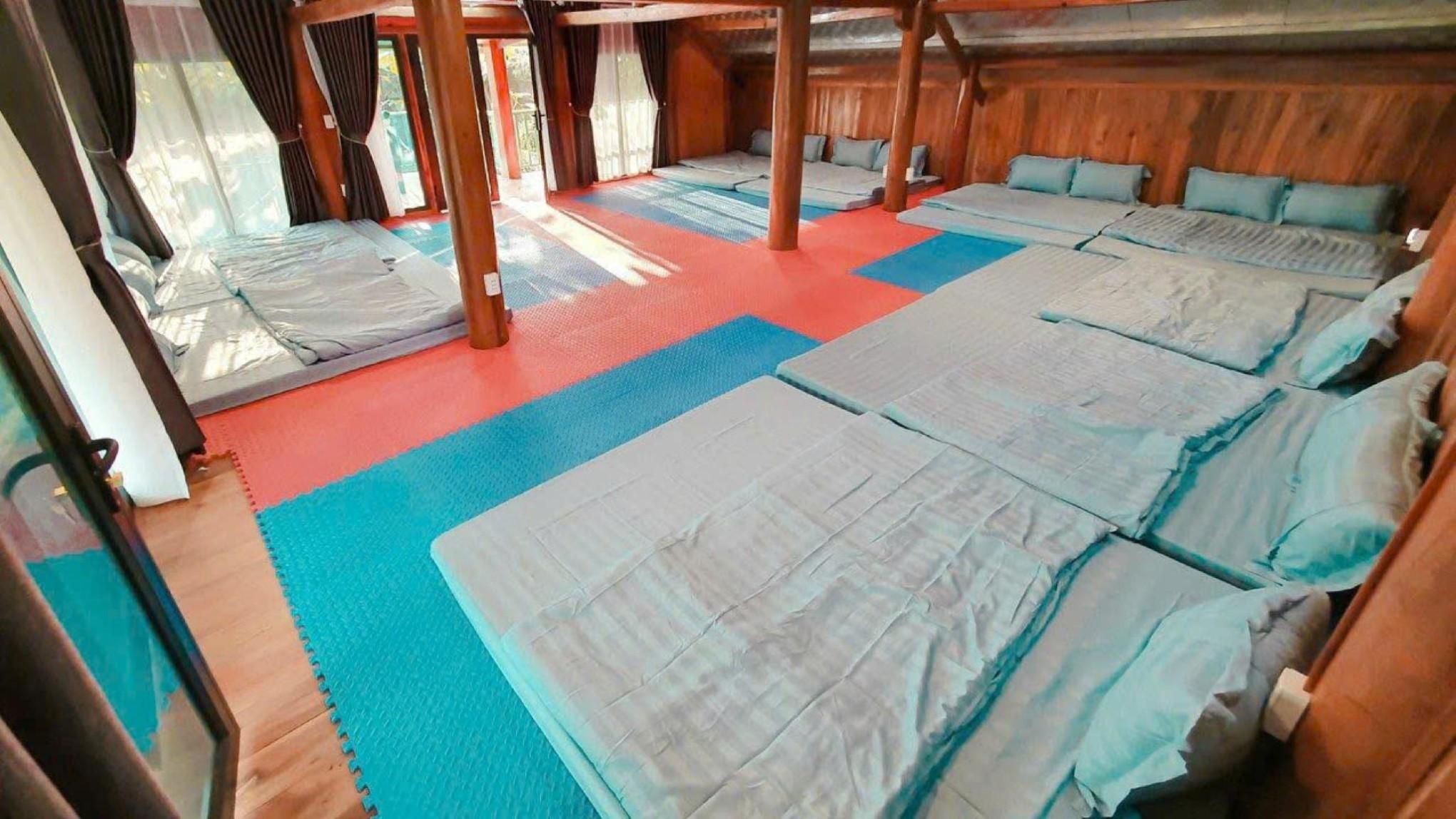 Single Bed in Dormitory with Shared Bathroom