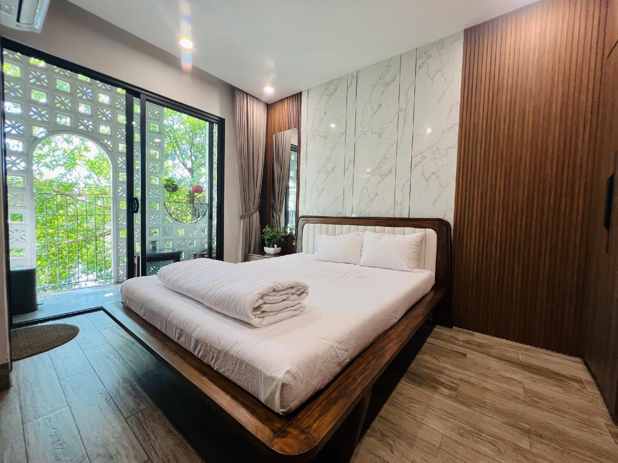 Queen Deluxe Double Room