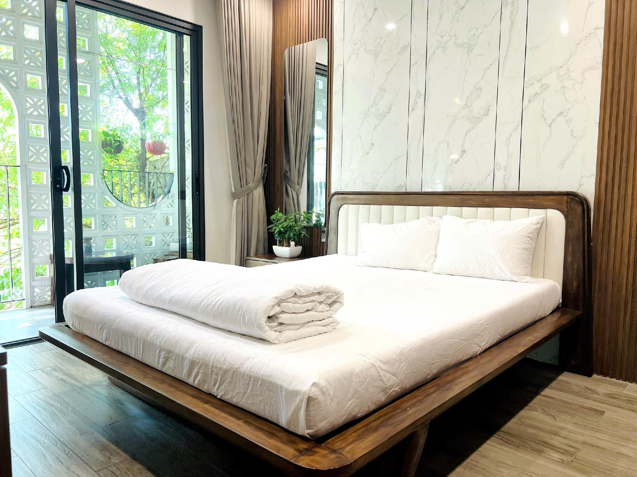 Queen Deluxe Double Room