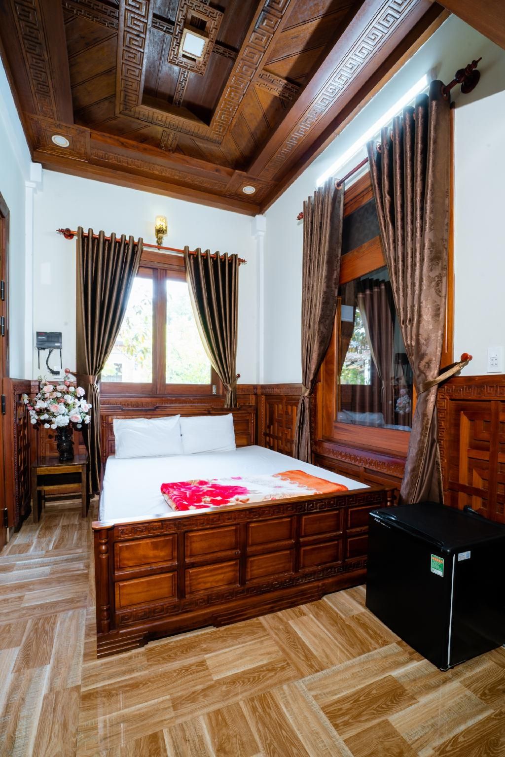 Standard - 1 Queen Bed