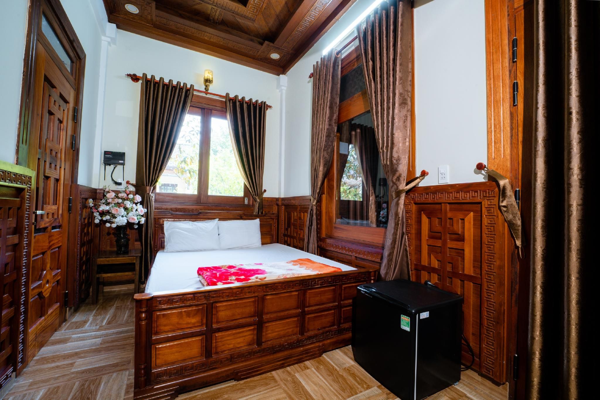 Standard - 1 Queen Bed