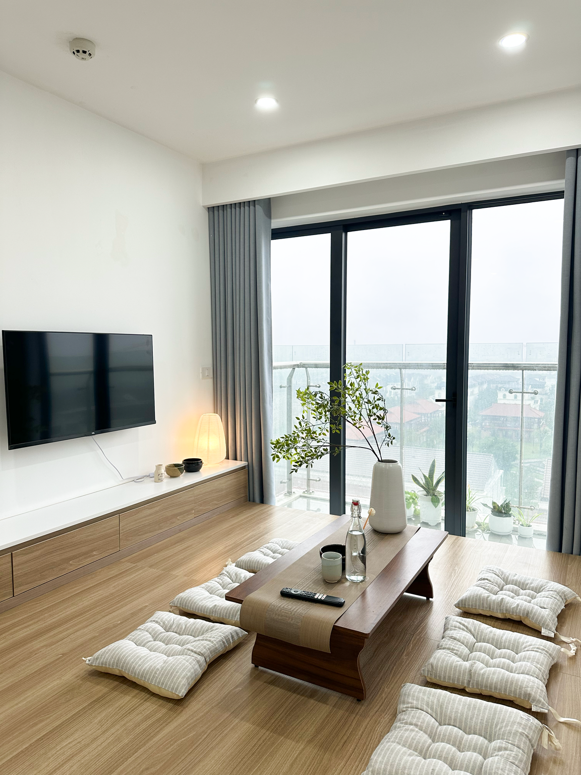 Three Bedroom Apartment with Balcony