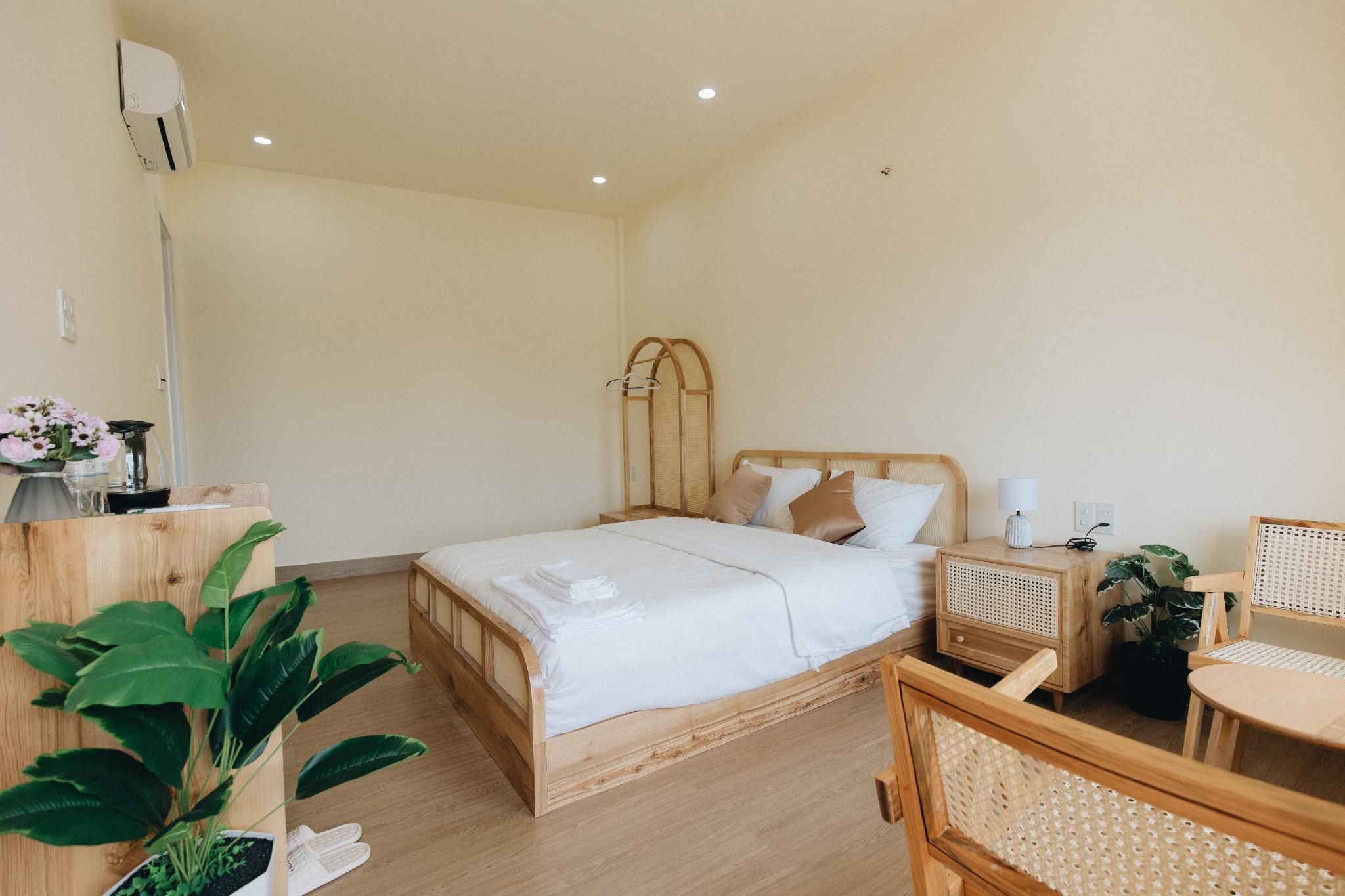 Superior - 1 Double Bed with River View