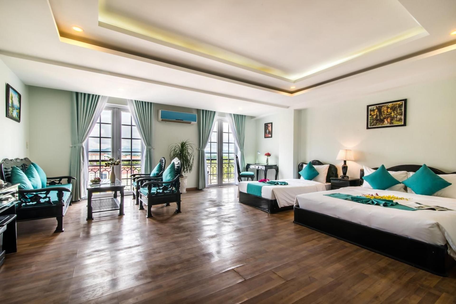 Standard Family Room with free breakfast, dinner and laundry