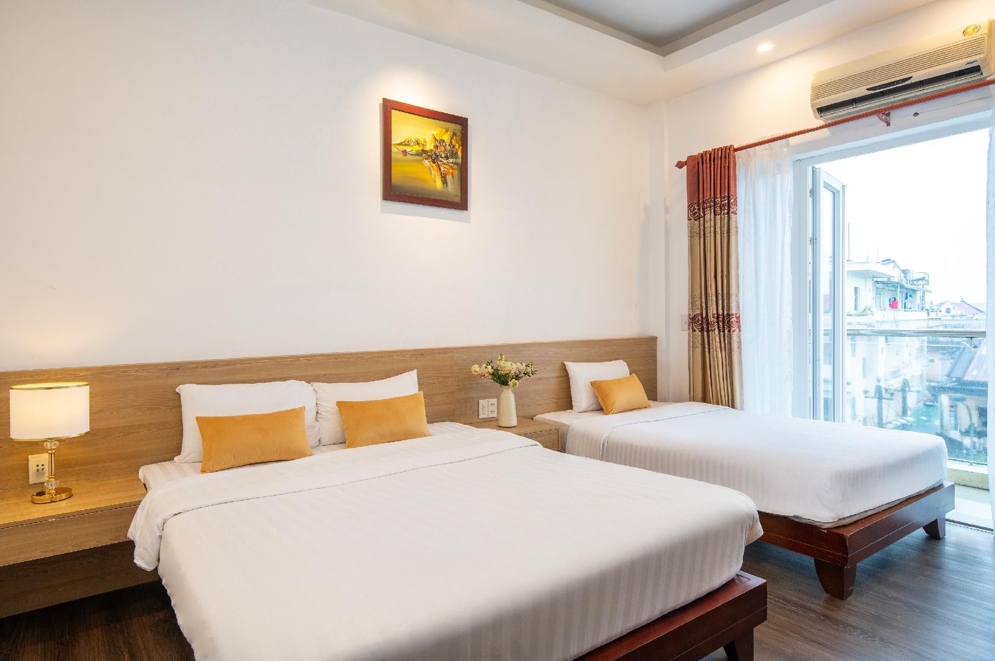 Deluxe Triple Room with balcony