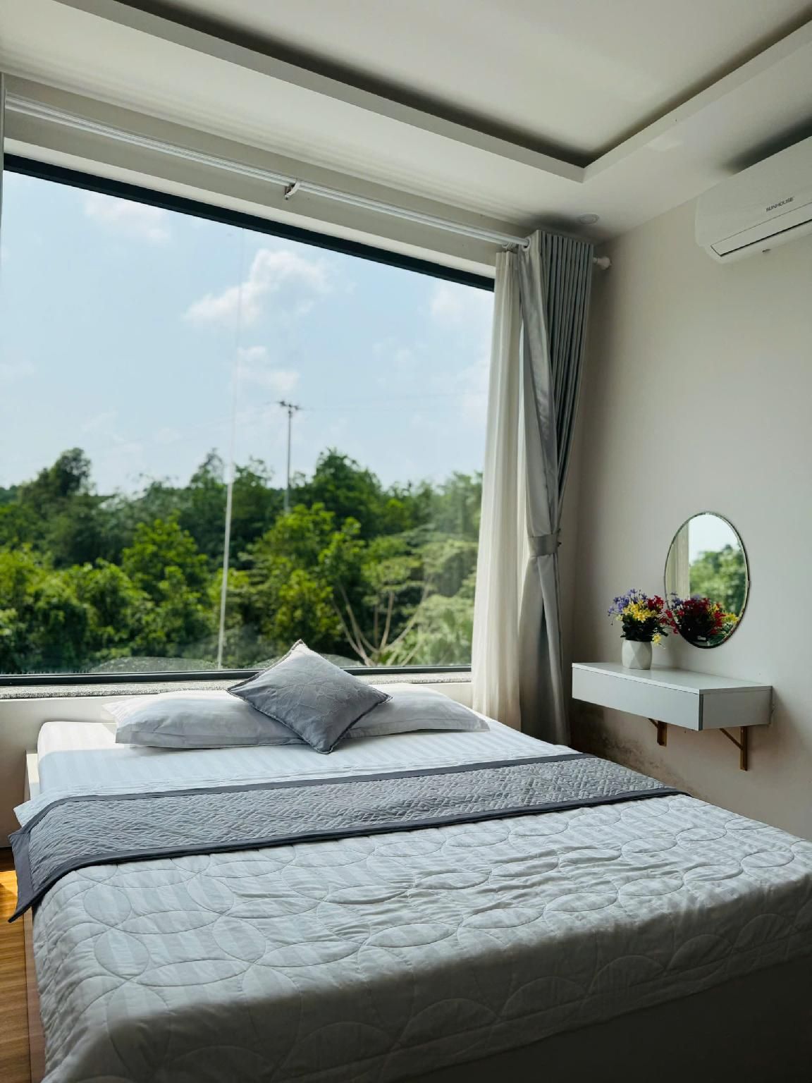 Deluxe Mountain View Double Bed