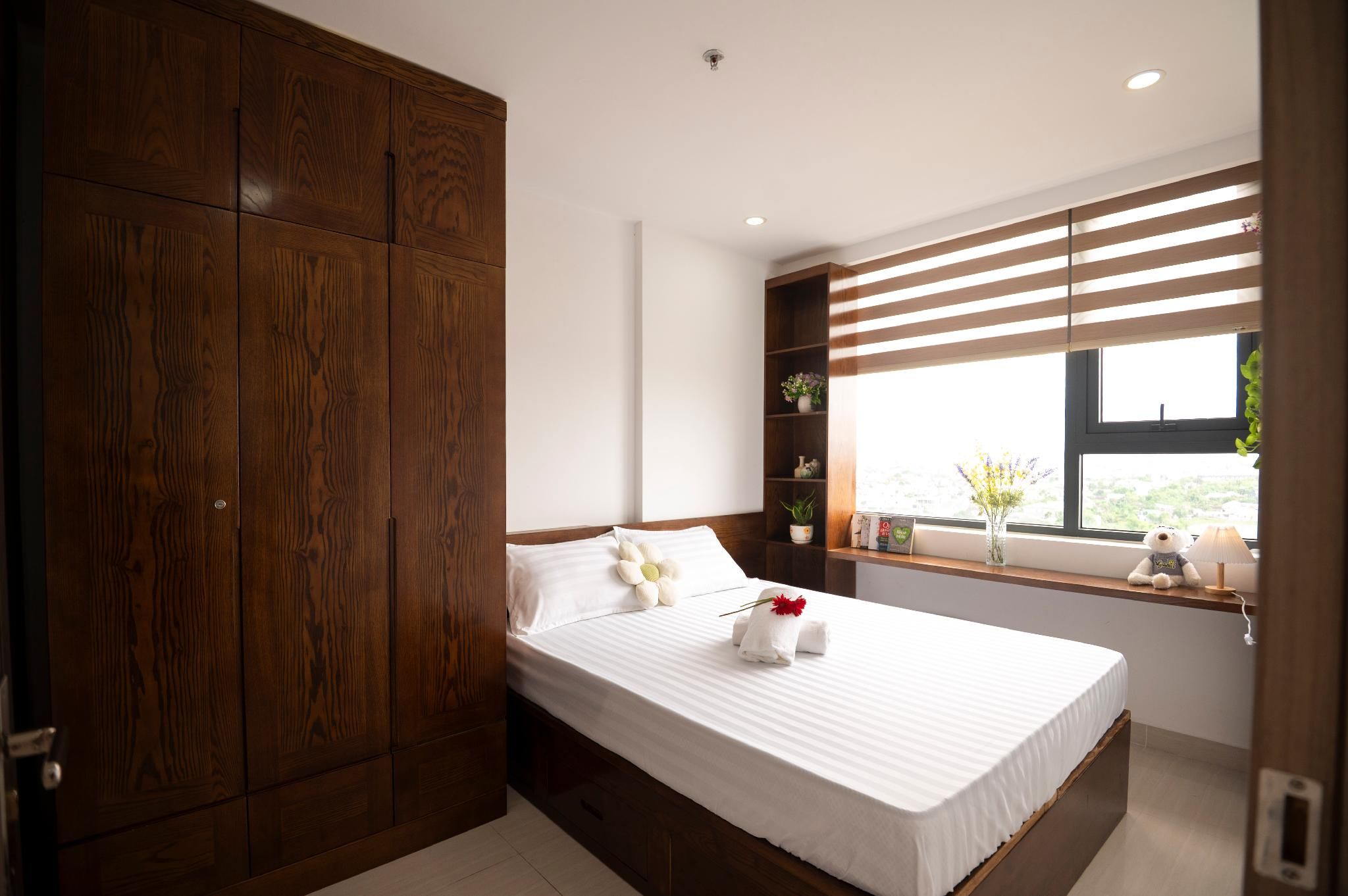 2 Bedroom Apartment with Pool View