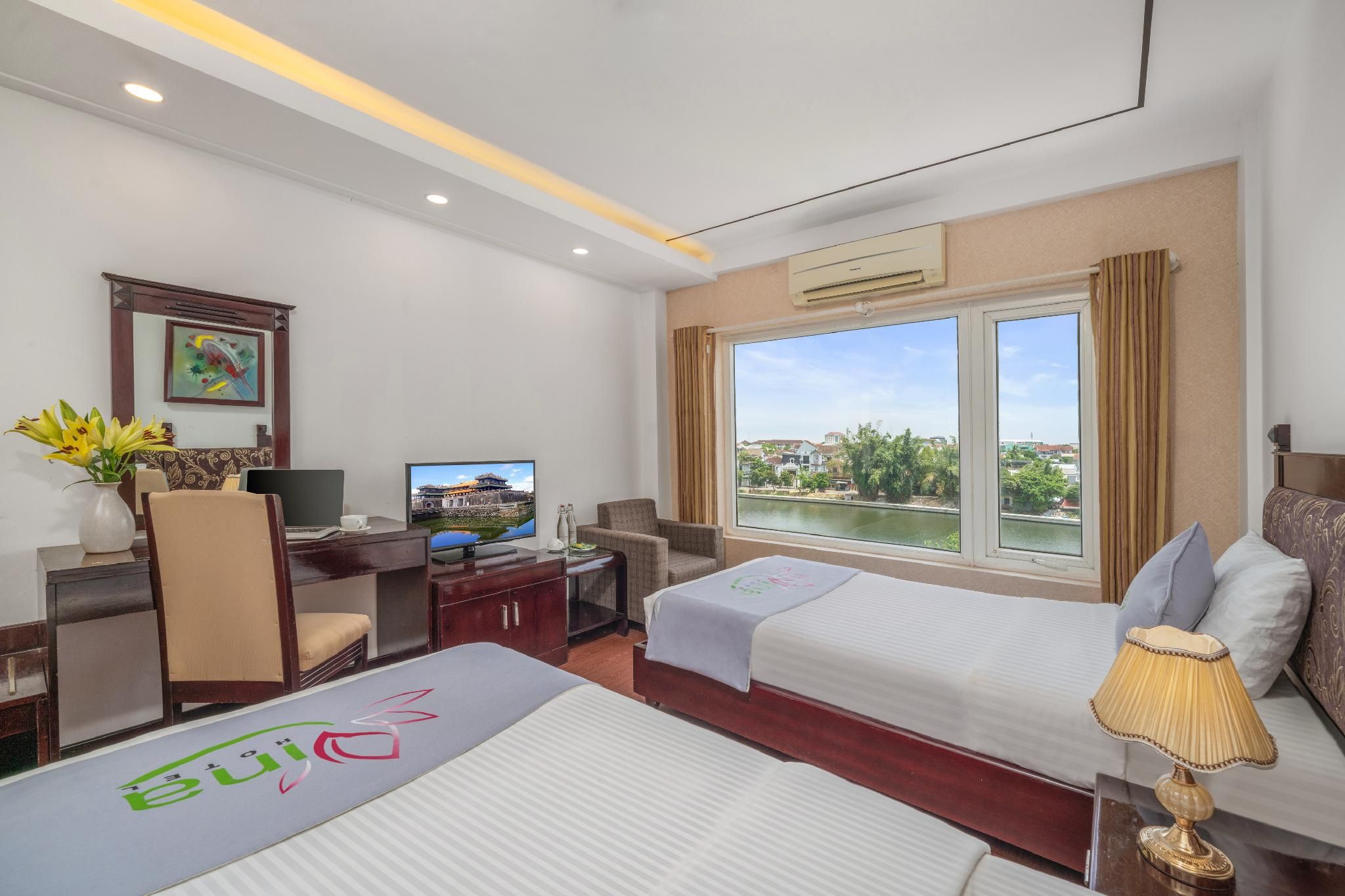 Deluxe Twin River View