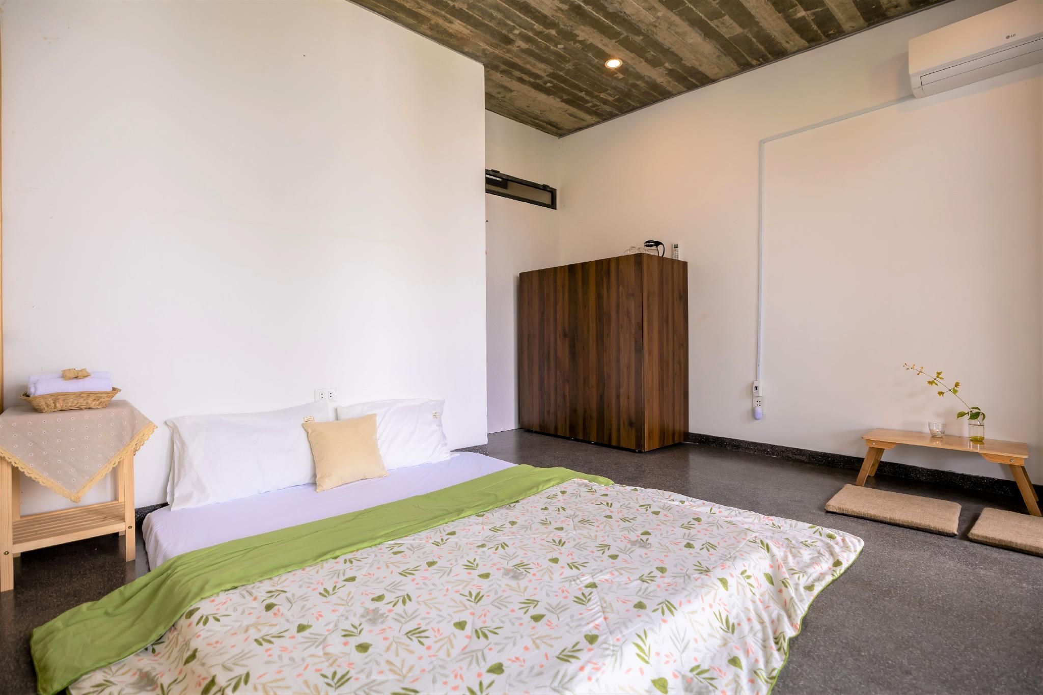 Double Room with shared bathroom room