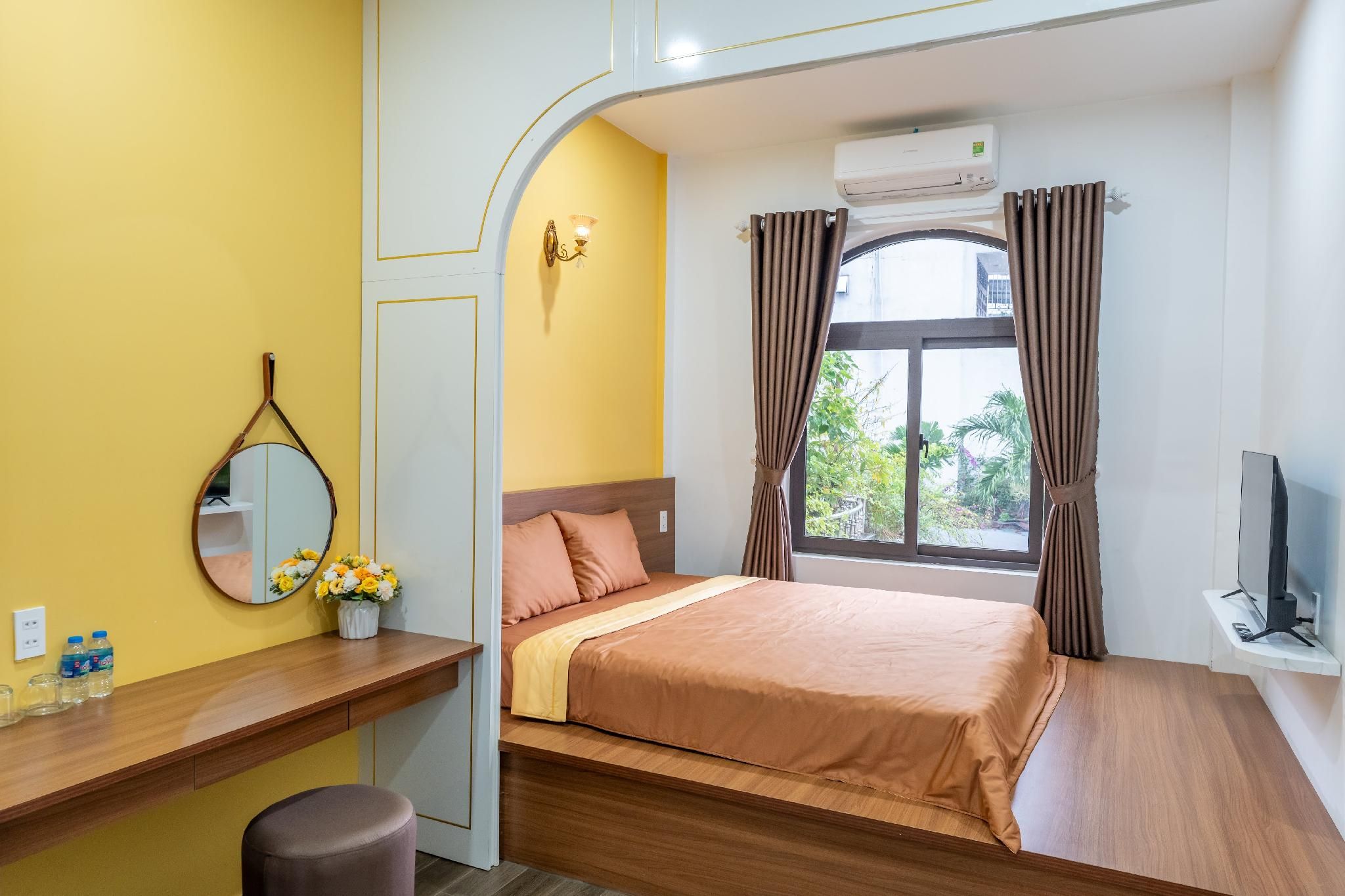 Deluxe - 1 King Bed