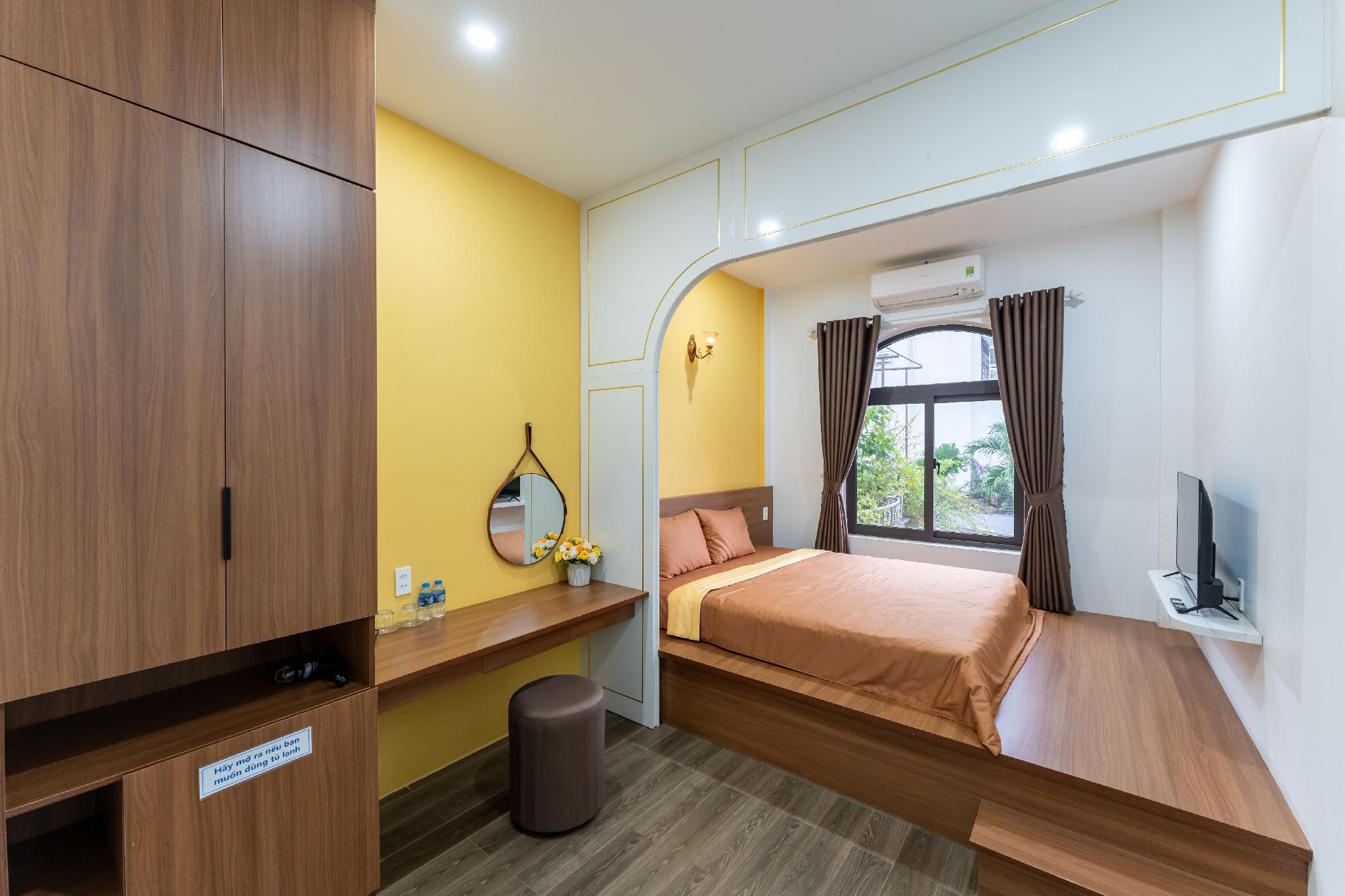 Deluxe - 1 King Bed