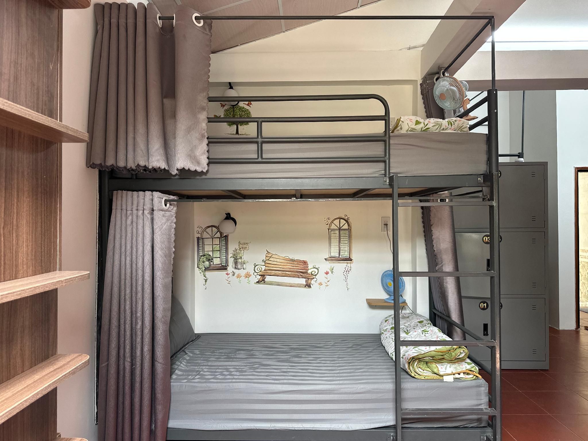 Mixed Dormitory - 4 Bunk Beds