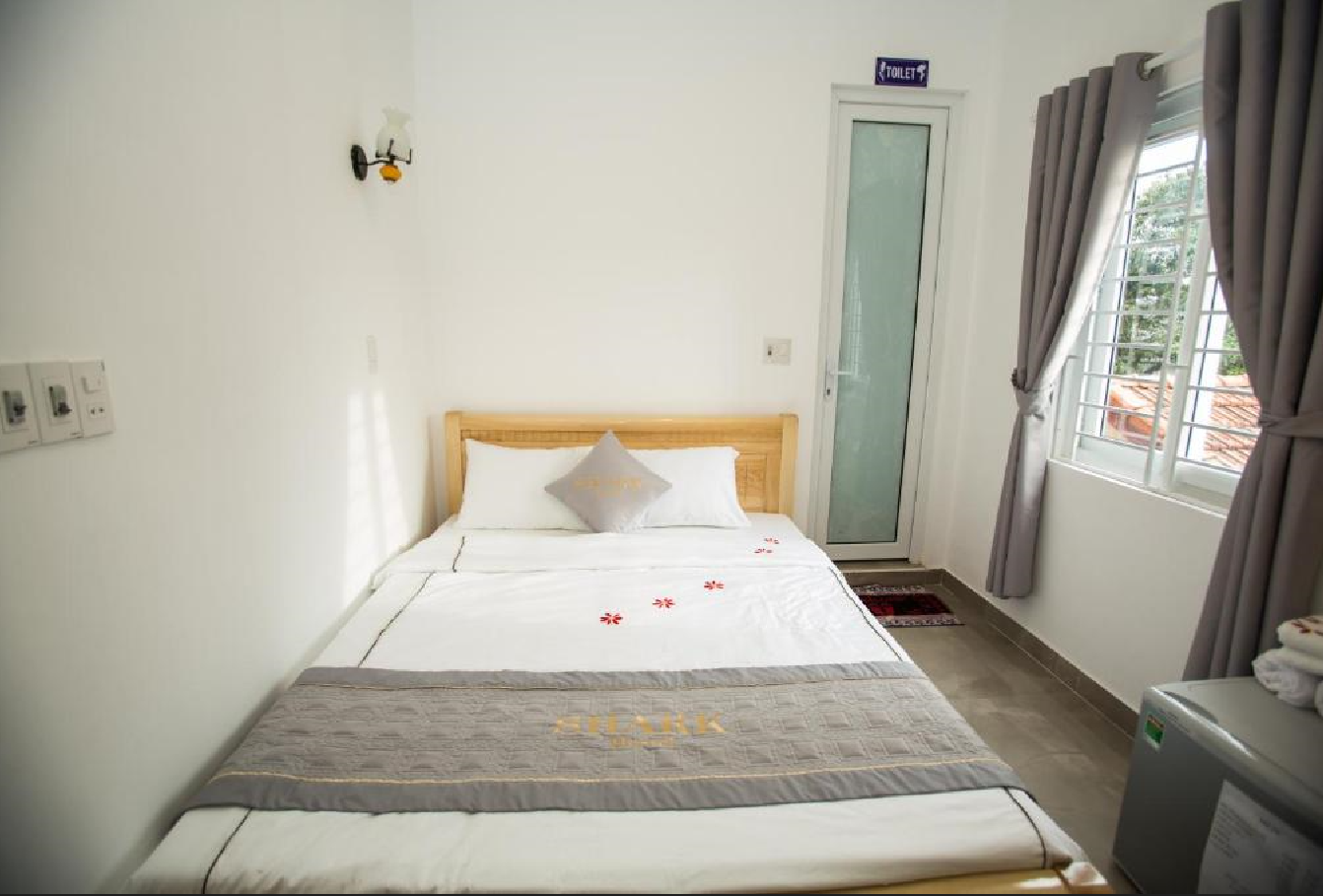 King Room with Courtyard View