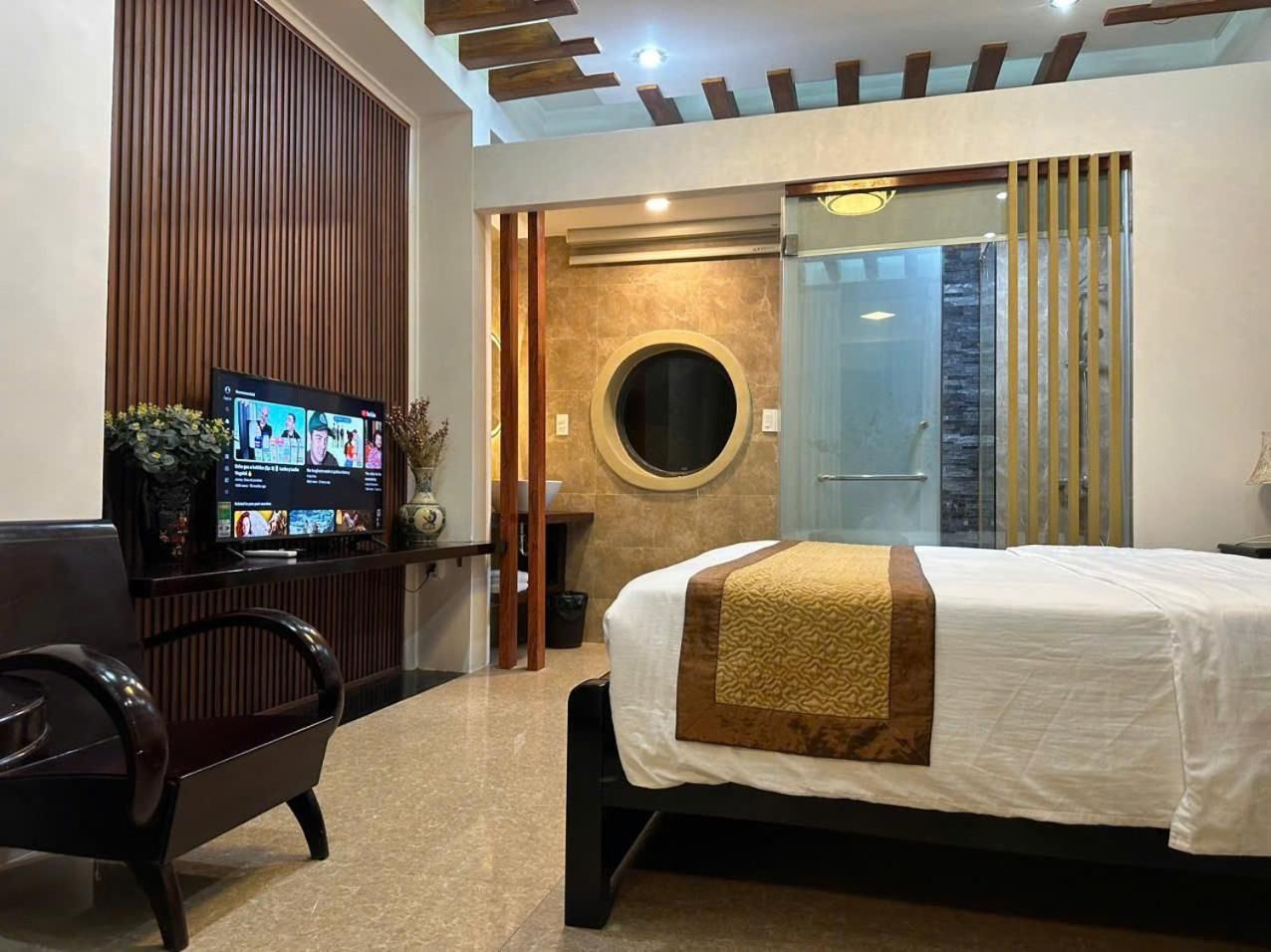 King Room with Balcony