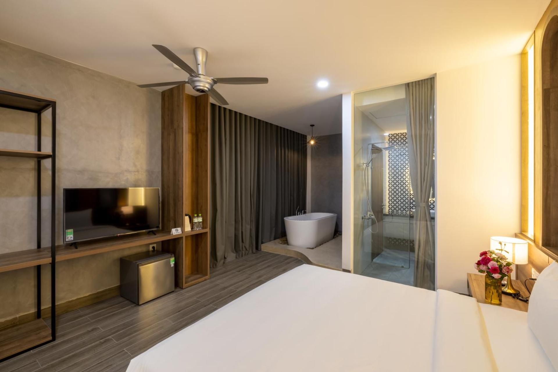 Queen Room with View