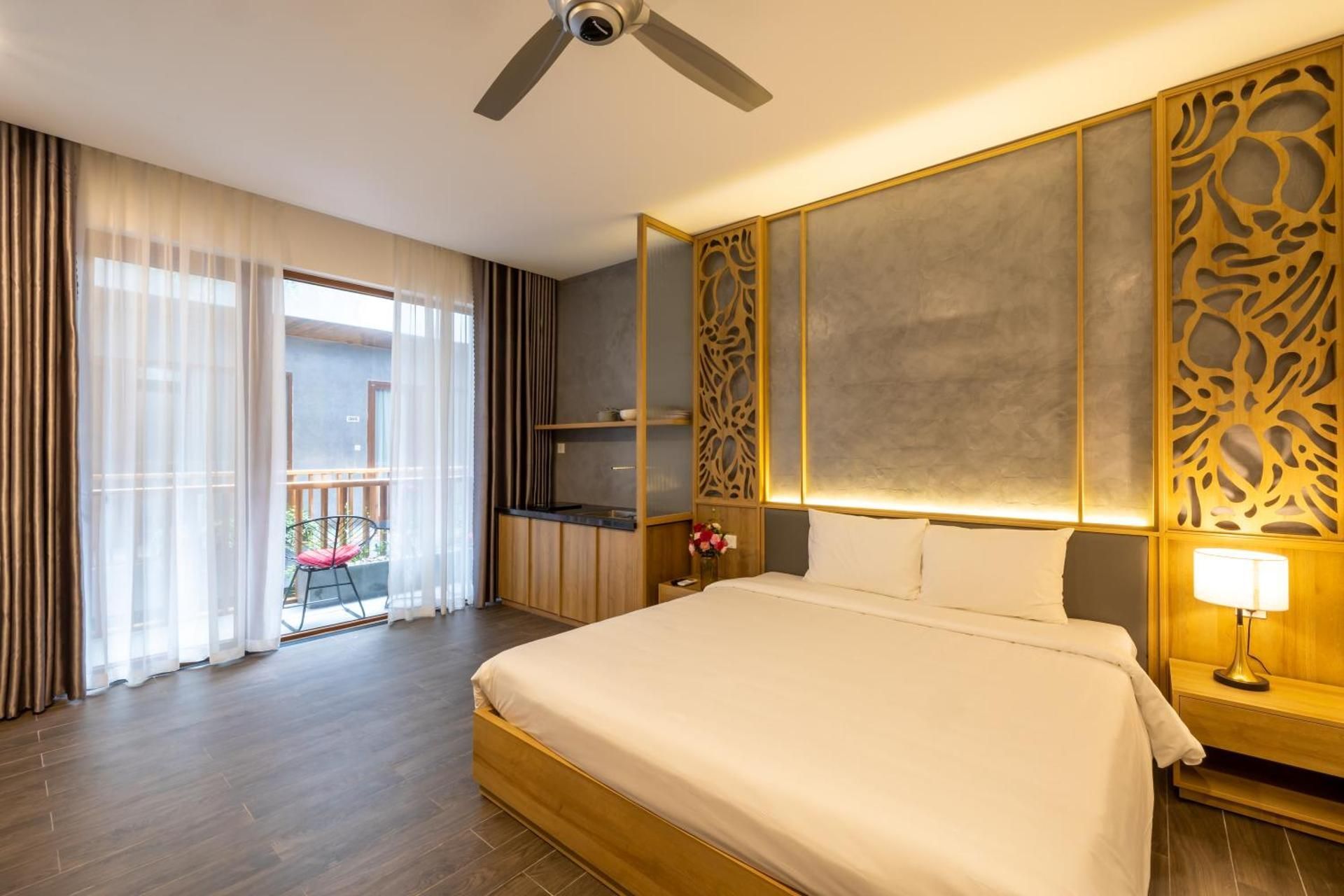 King Room with Spa Bath