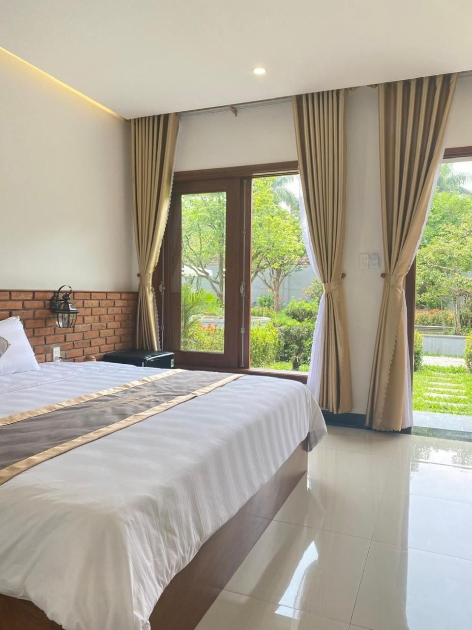 Deluxe Garden View Room