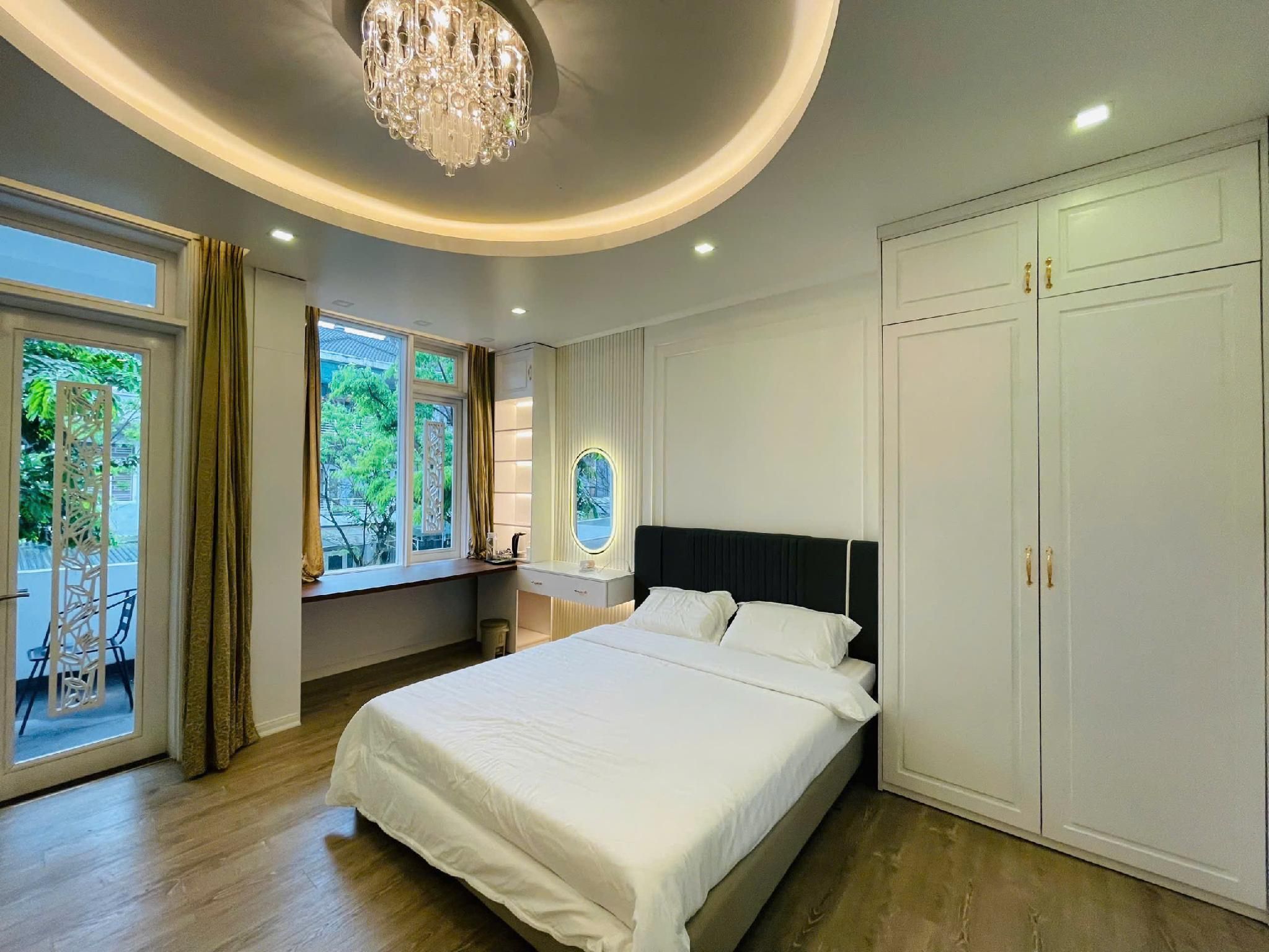 Luxury - King Bed