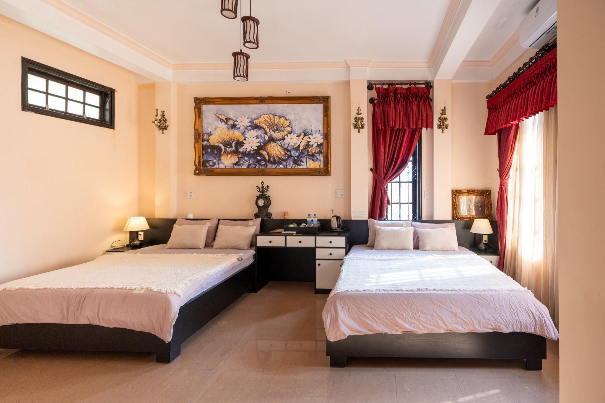 Quadruple Room with Bathtub