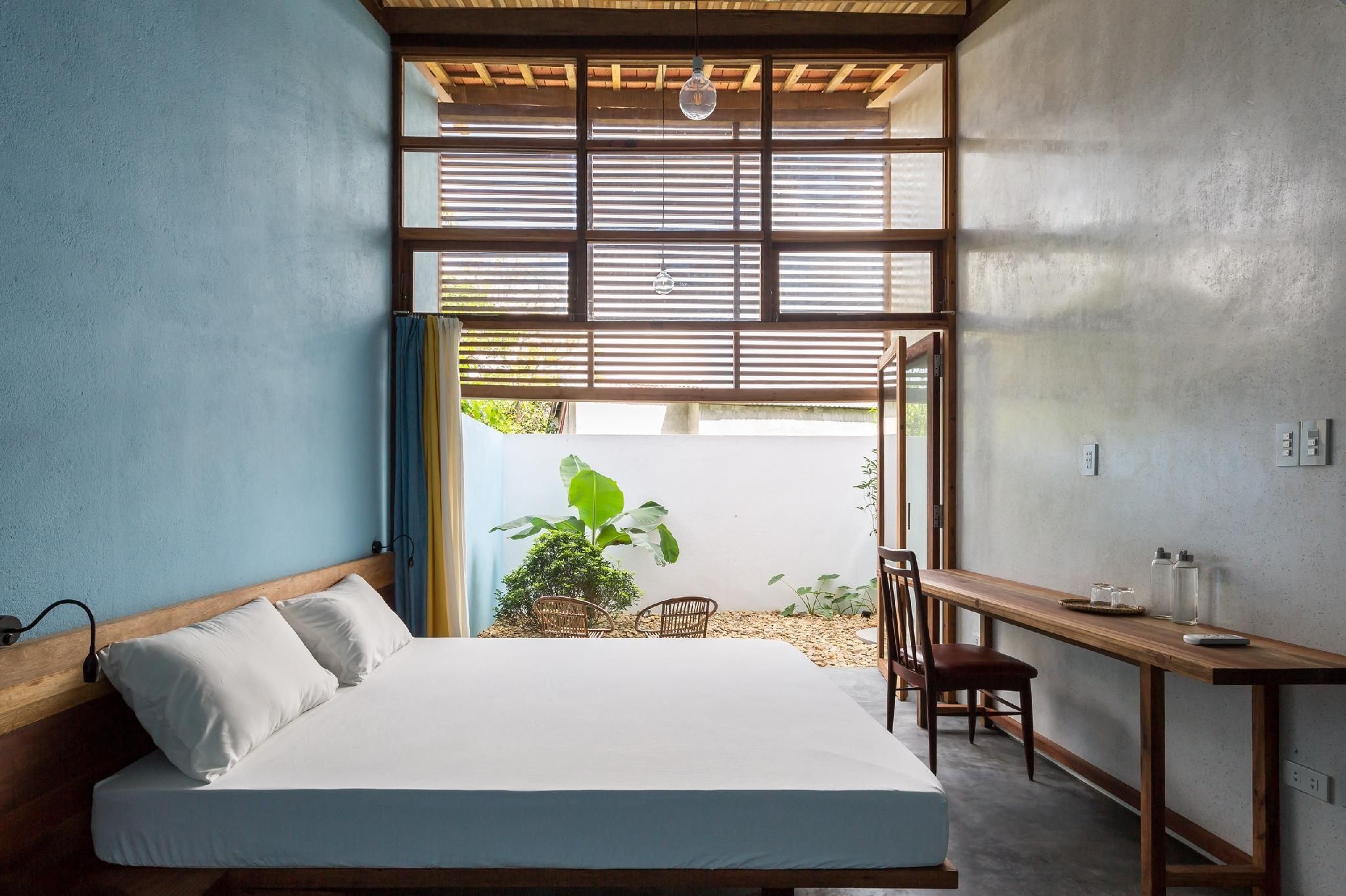 Queen Room with Terrace 