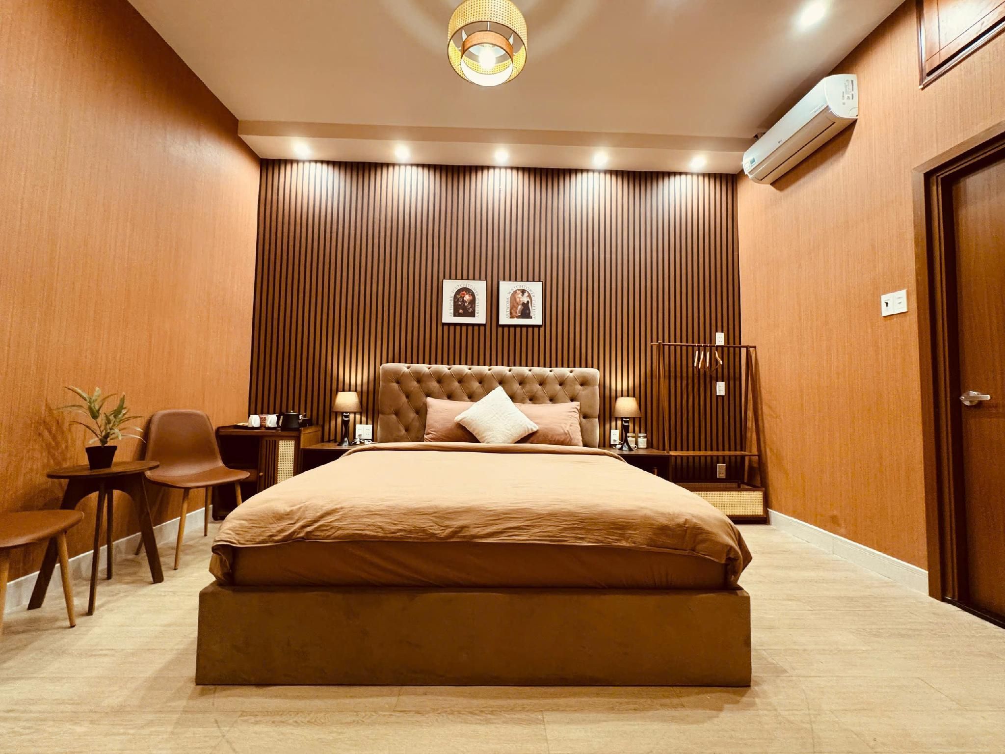 Super Deluxe Family Room