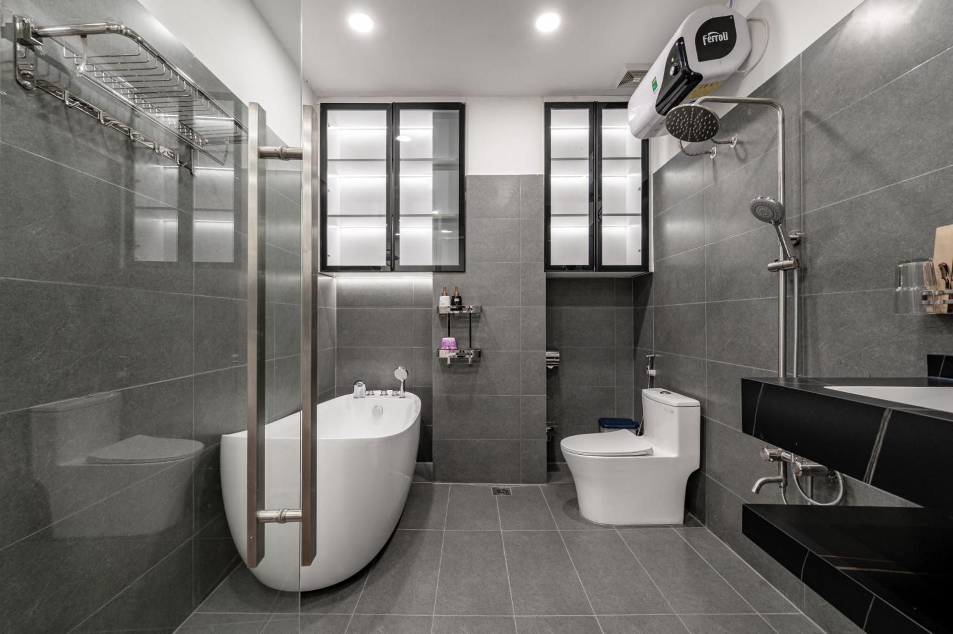 Deluxe with Bathtub