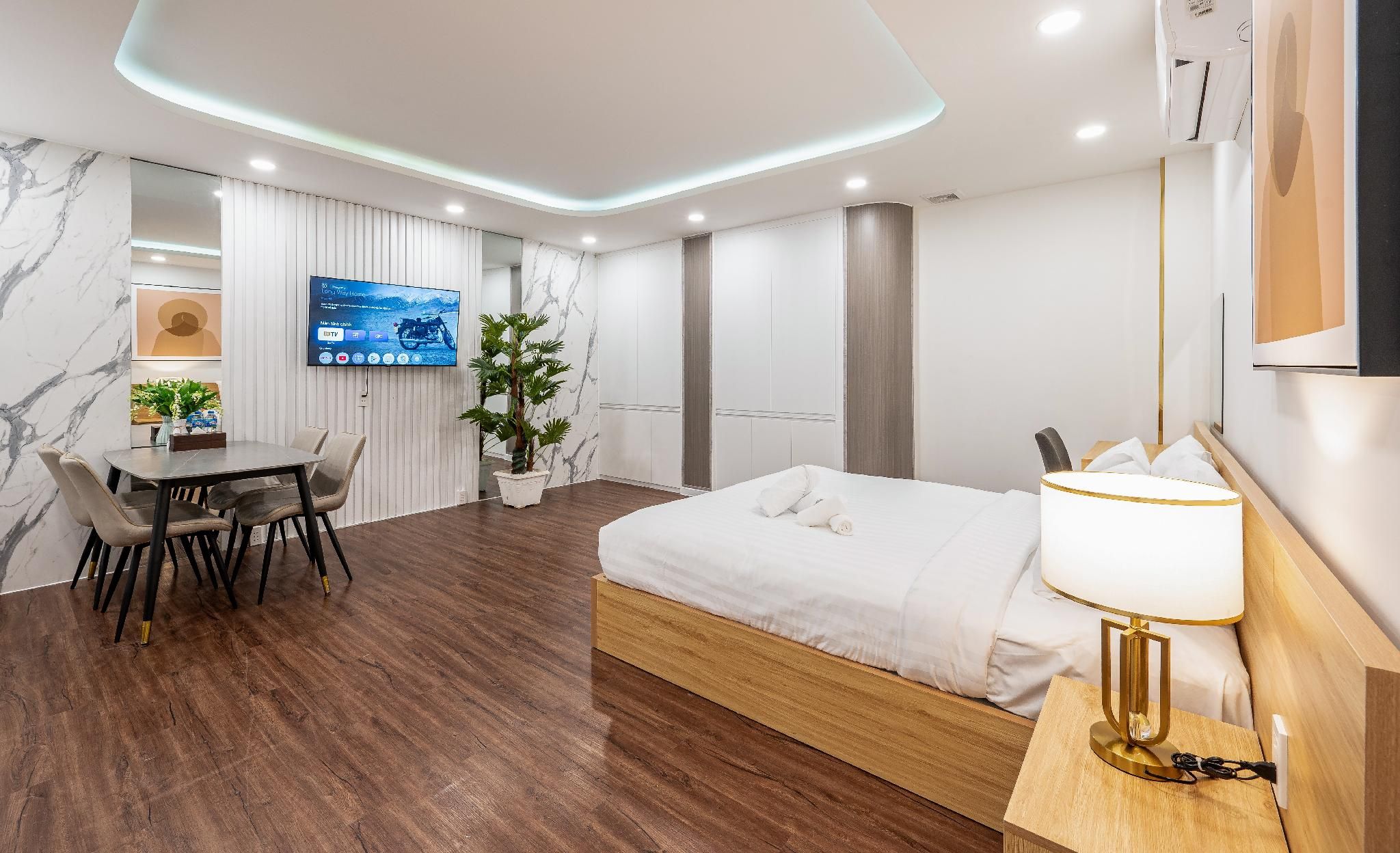 Standard - 1 Queen Bed