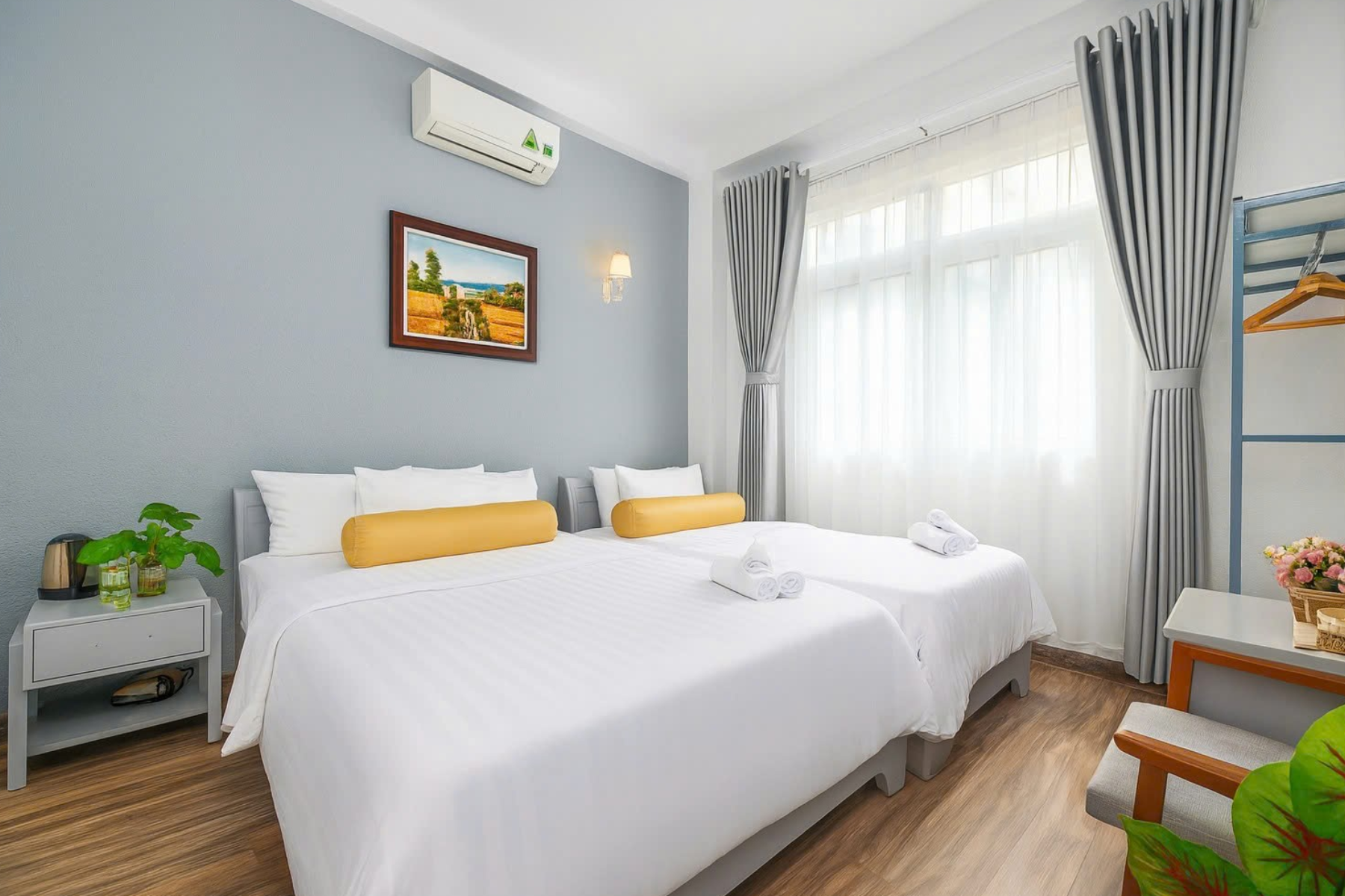 Deluxe Triple with Bathtub