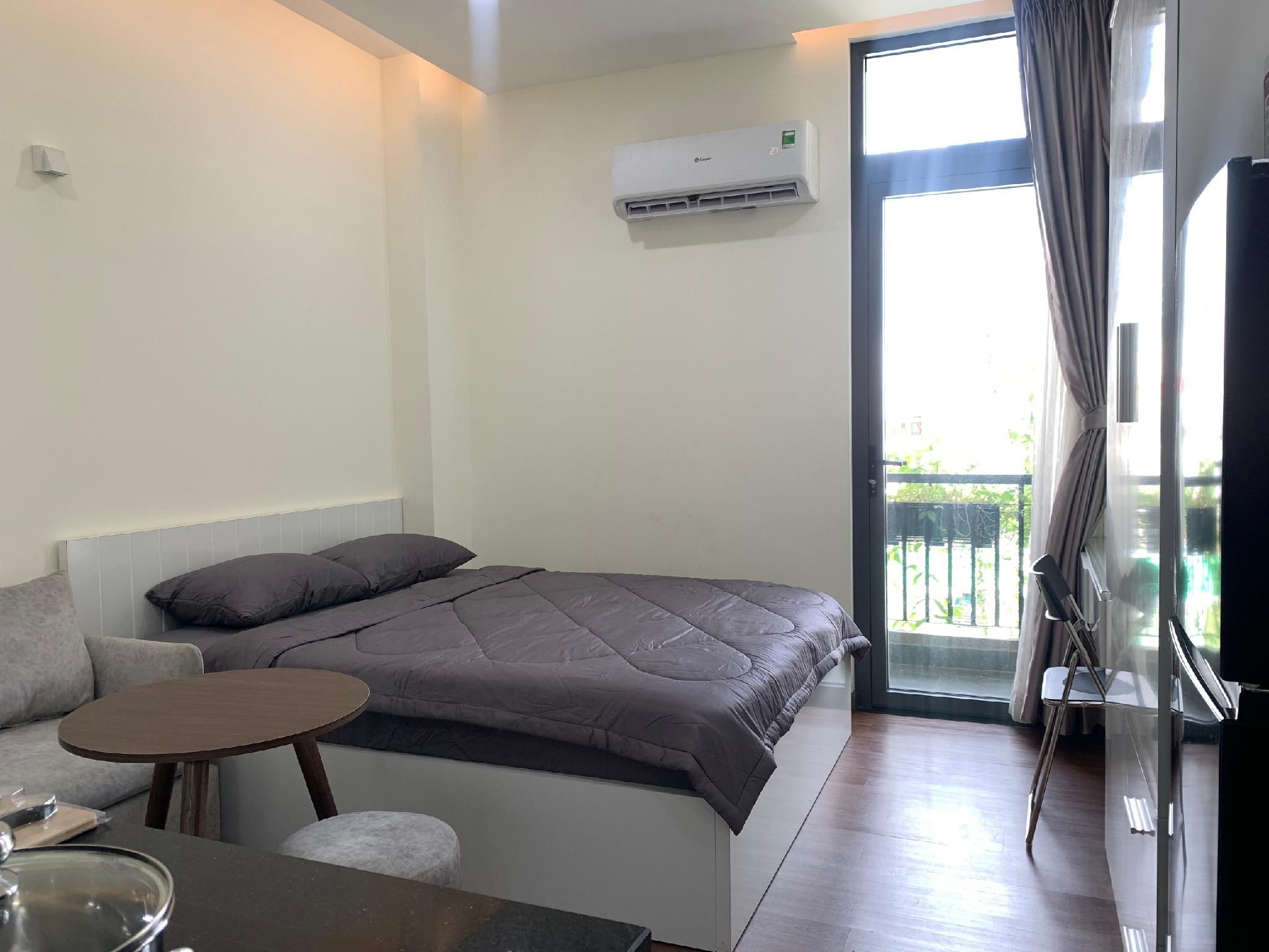 Apartment with Balcony and Kitchen