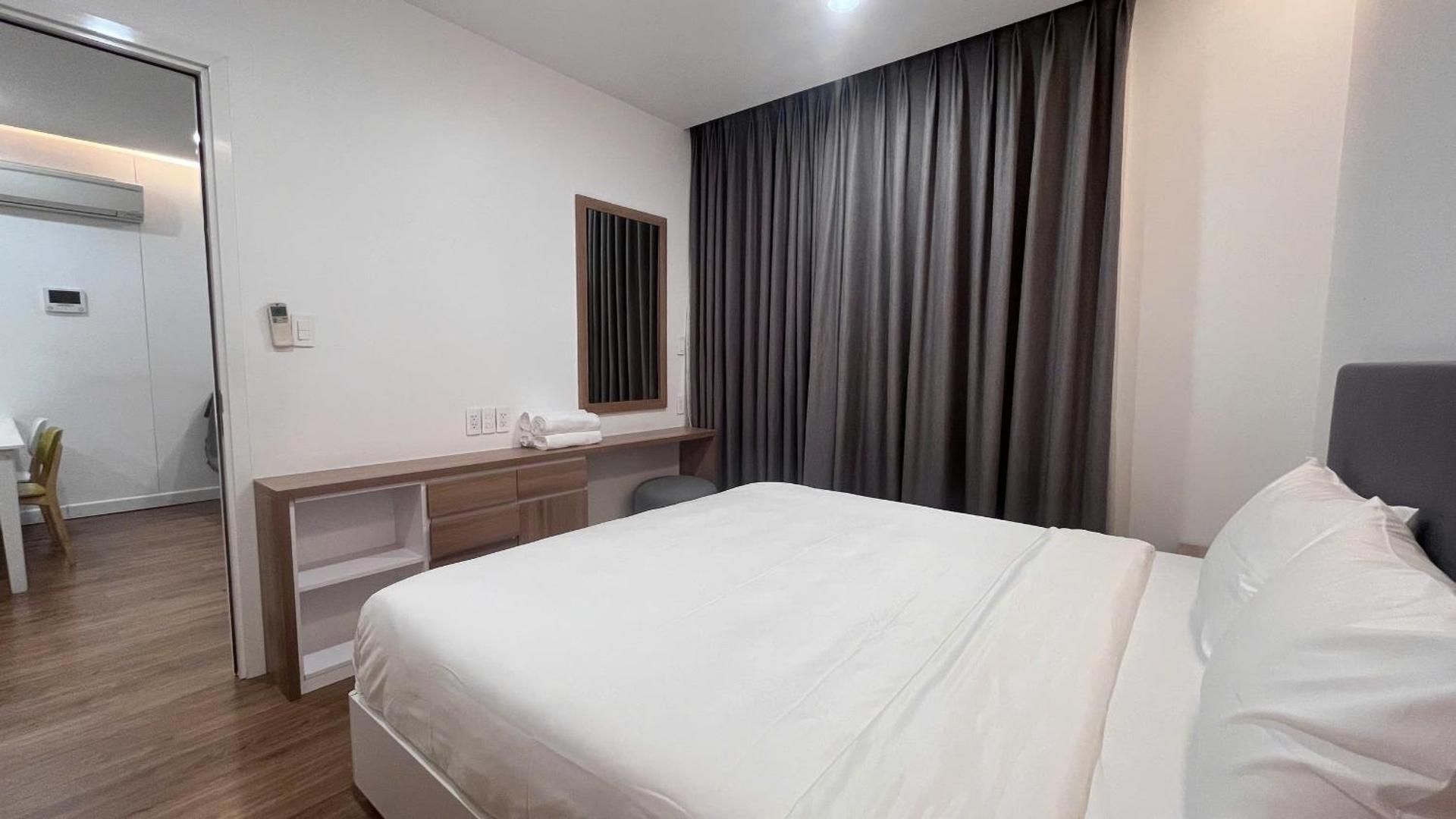 One-Bedroom Apartment with Balcony