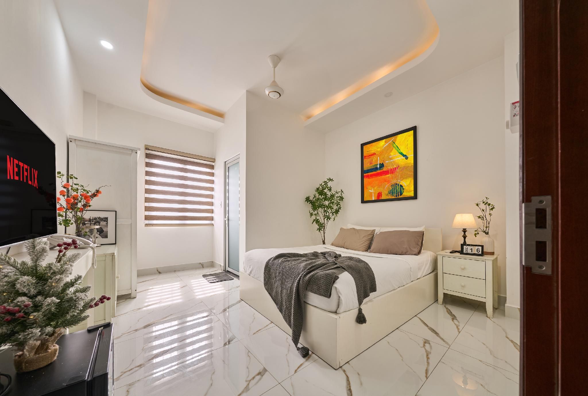 Deluxe - 1 King Bed