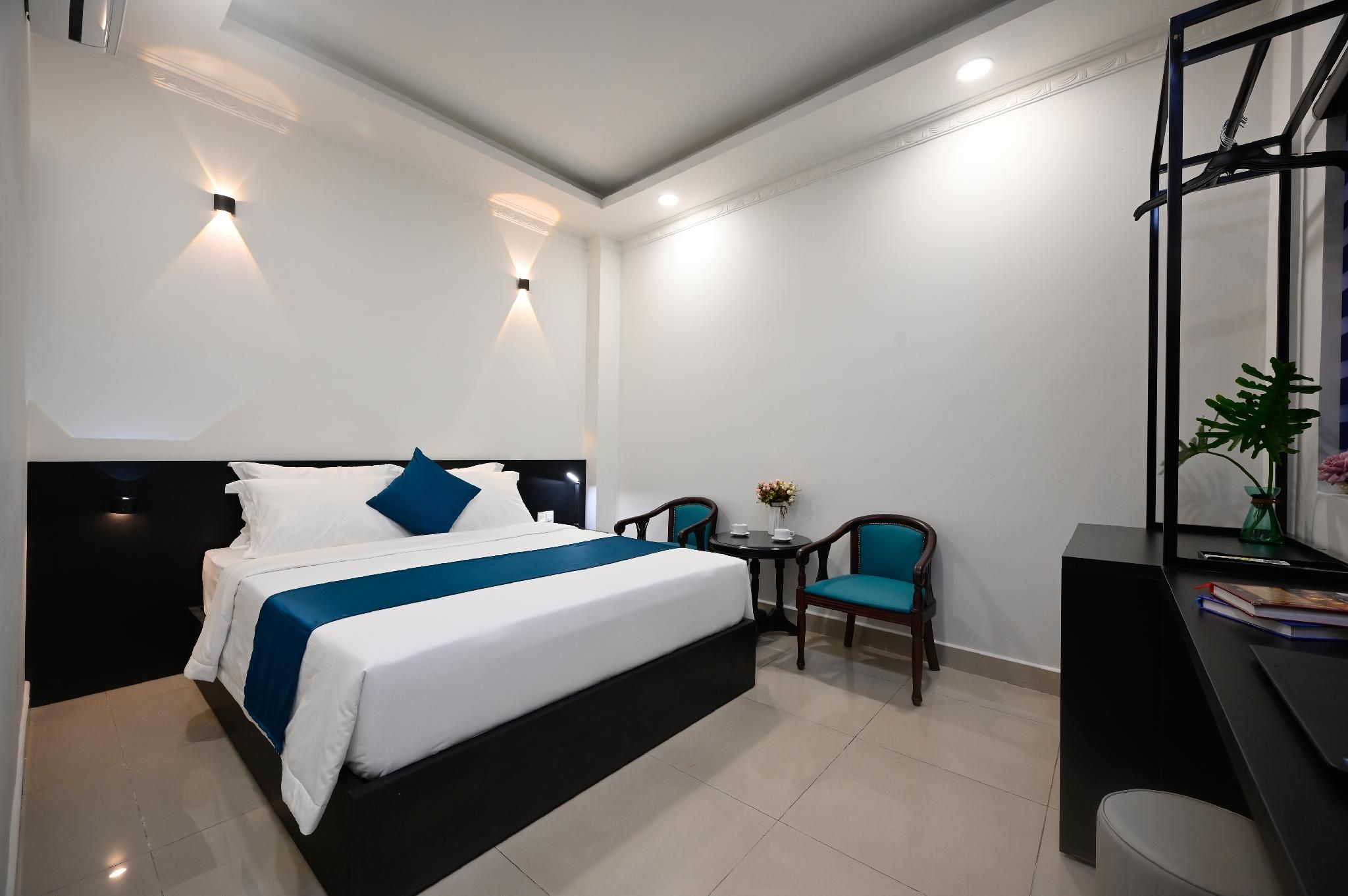 Deluxe - 1 King Bed