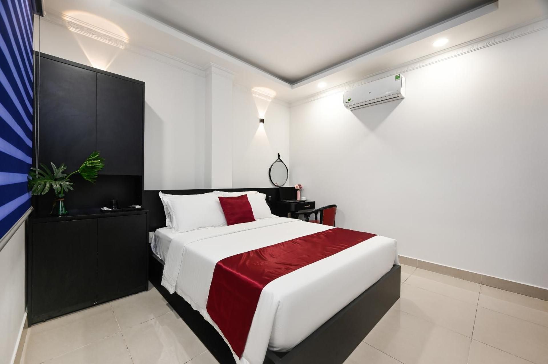 Deluxe - 1 Queen Bed