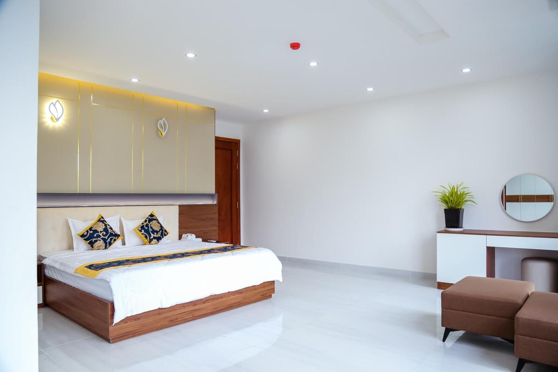 Superior King Suite