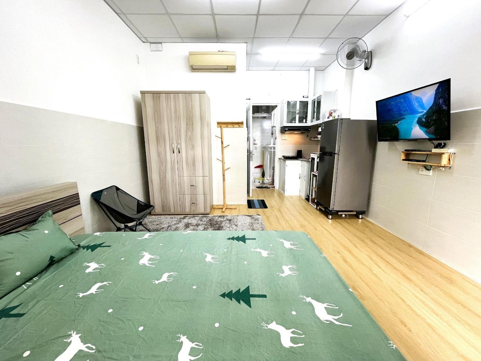 One-Bedroom Apartment with Balcony