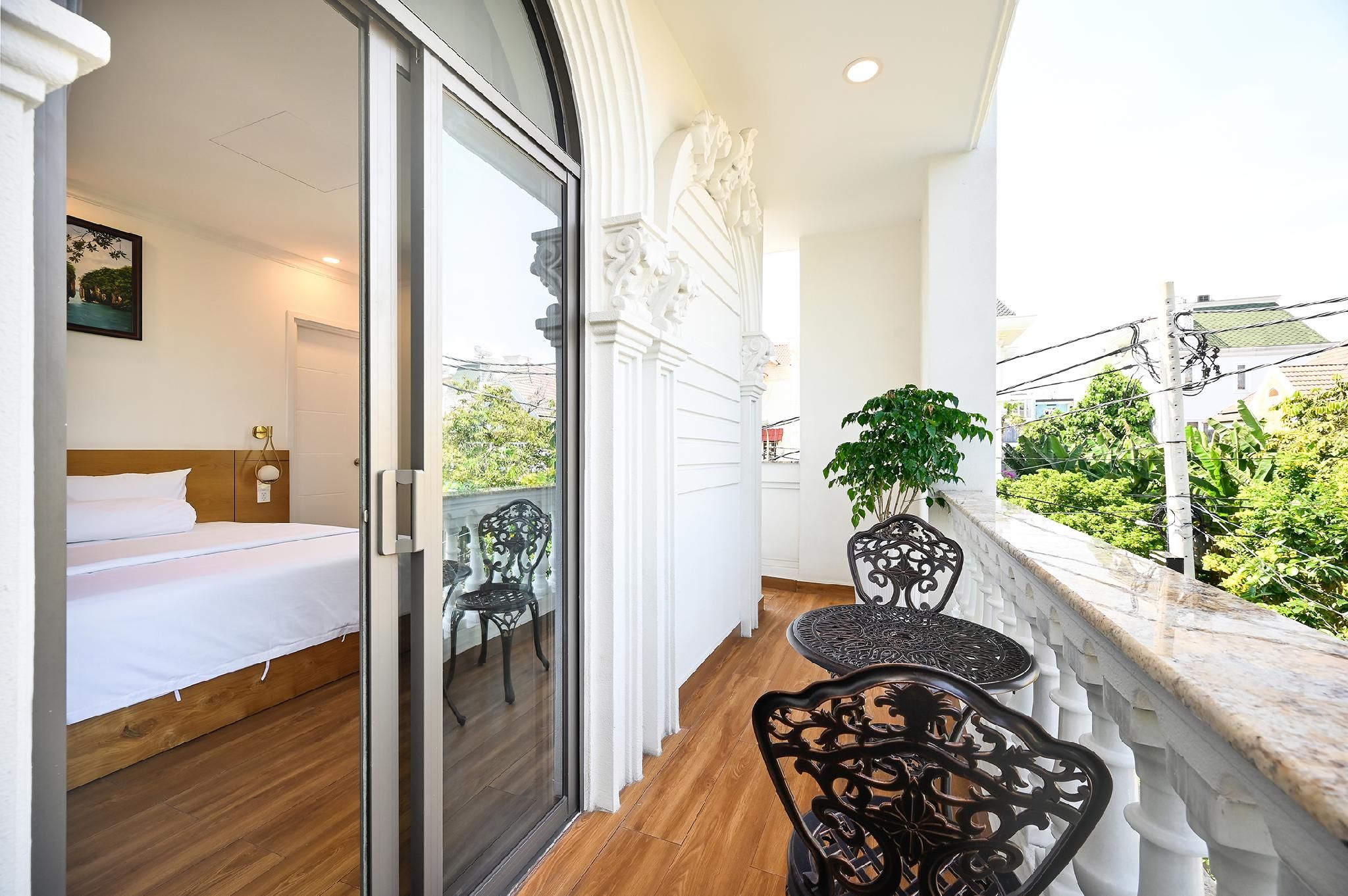 Deluxe Double Room with Balcony