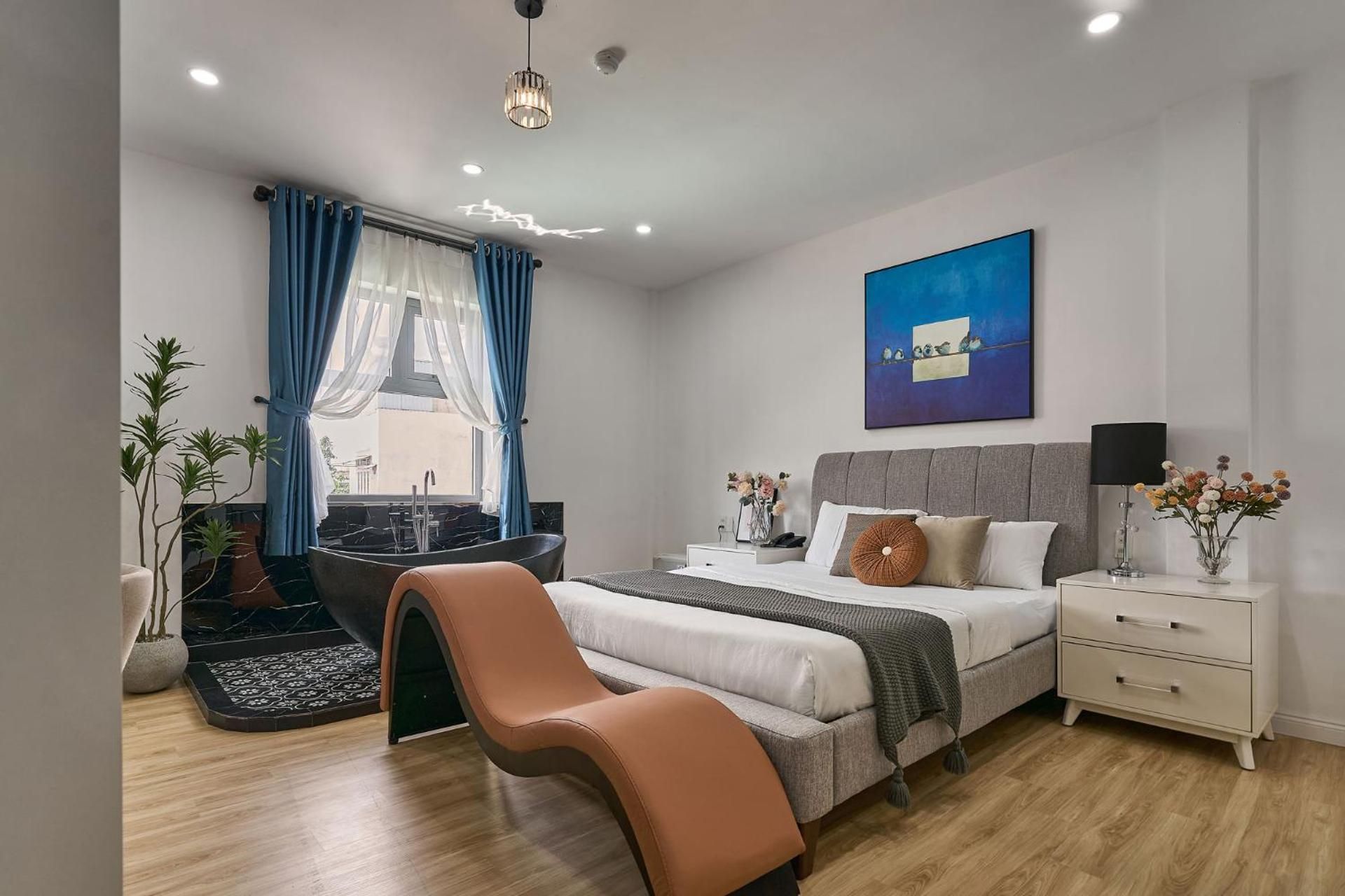 Queen Room with Spa Bath