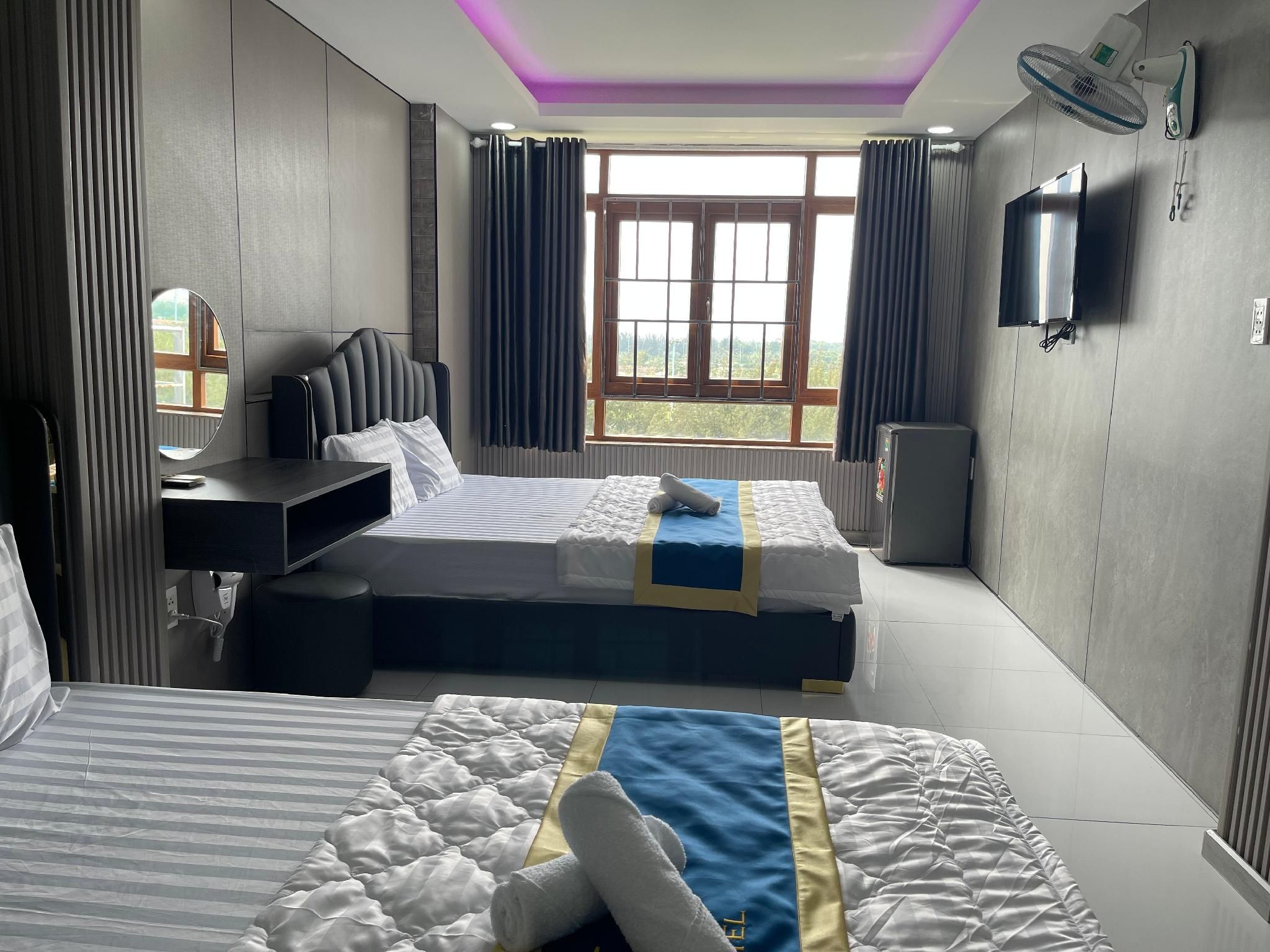 2 Queen Beds - Non-Smoking, Not Pet-Friendly